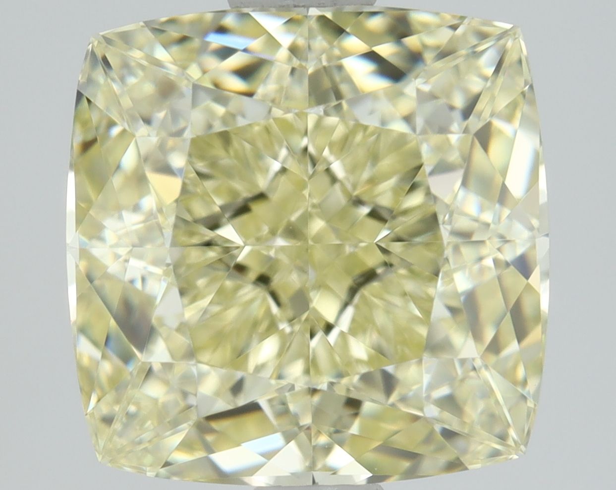 2.01 ct Cushion Brilliant diamond