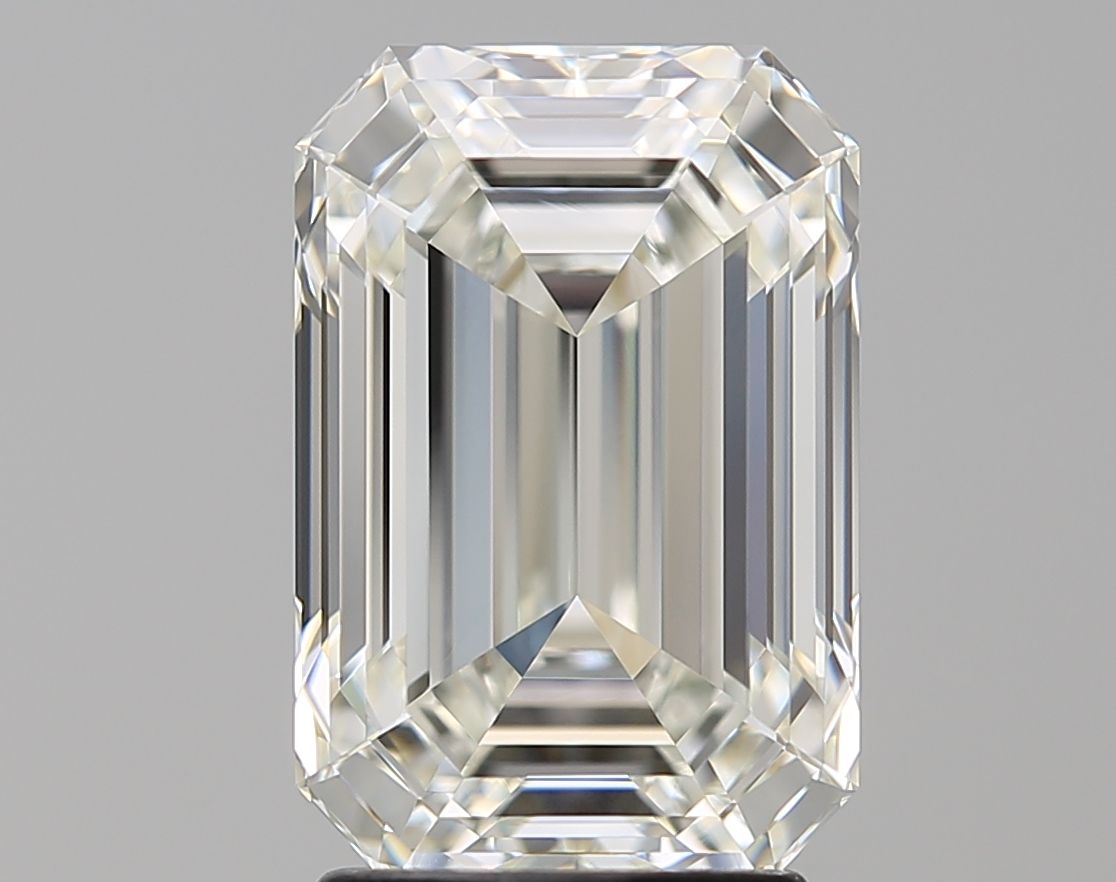 3.15 ct Emerald diamond