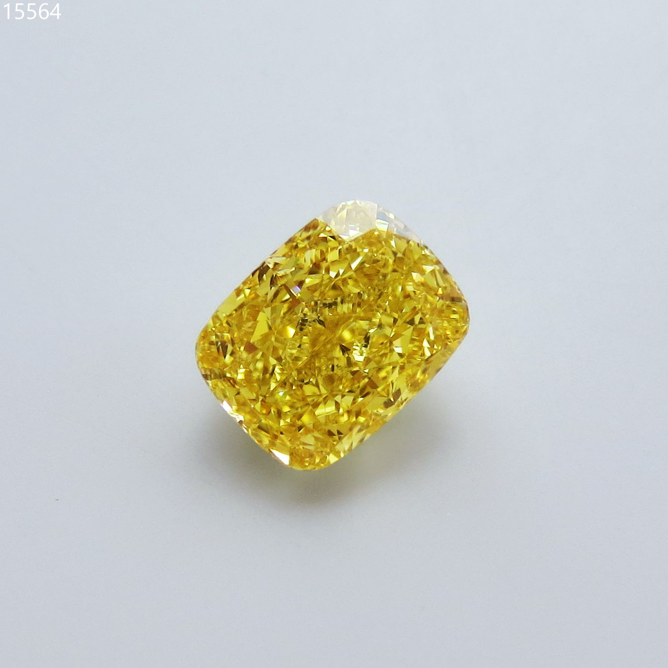 2.01 ct Cushion Brilliant diamond
