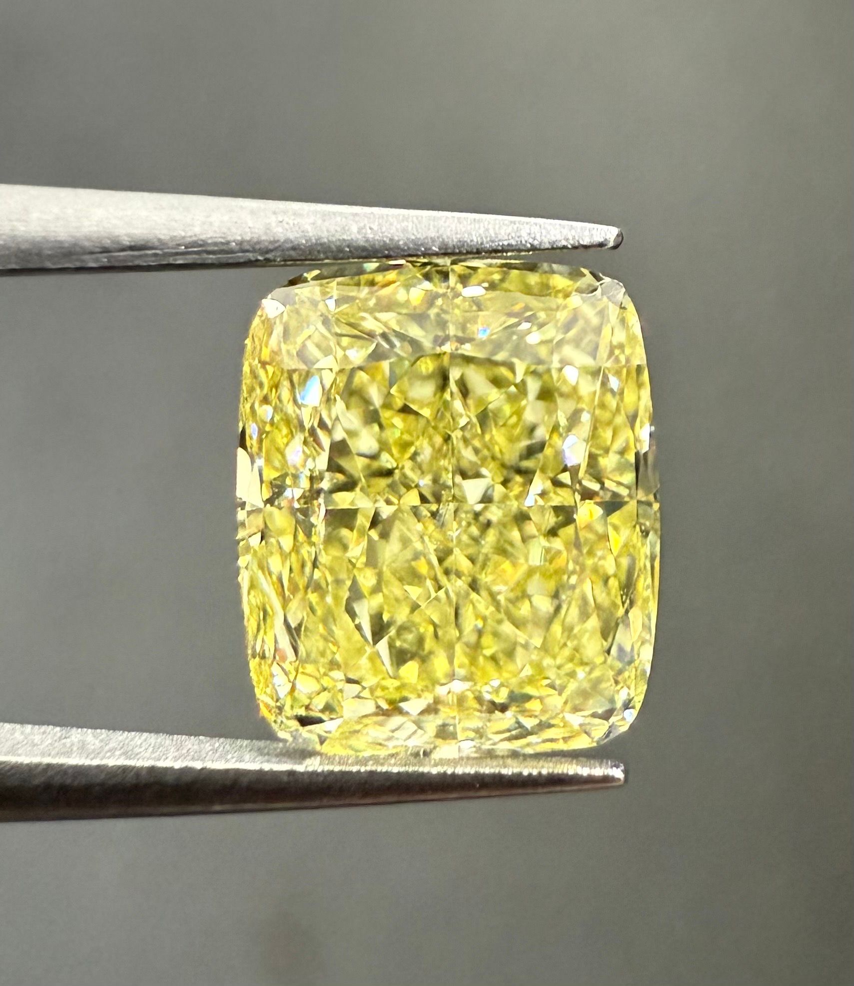 1.7 Carat Cushion brilliant Diamond Fancy VS2