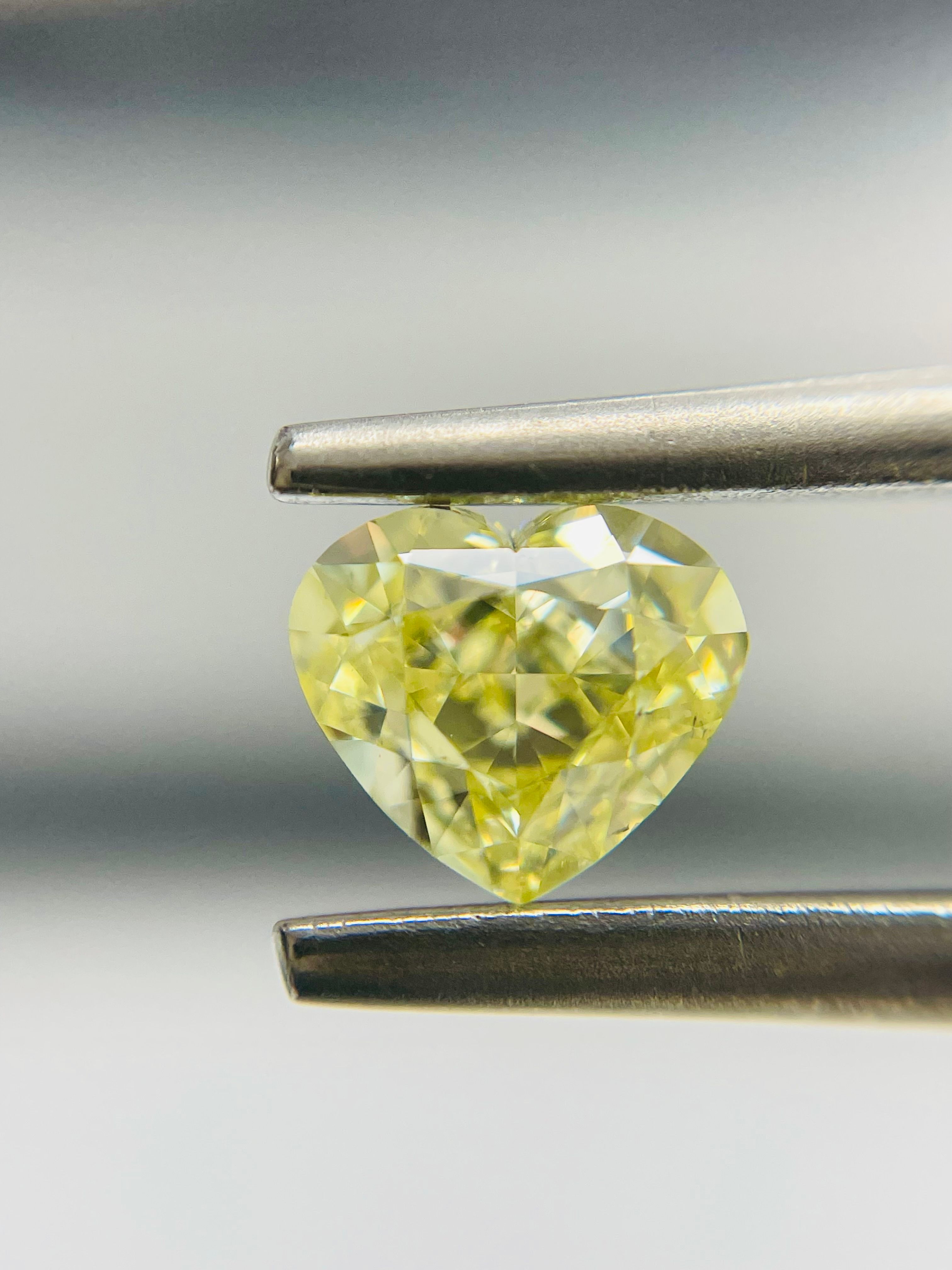 1 Carat Heart Diamond Fancy Yellow VS2