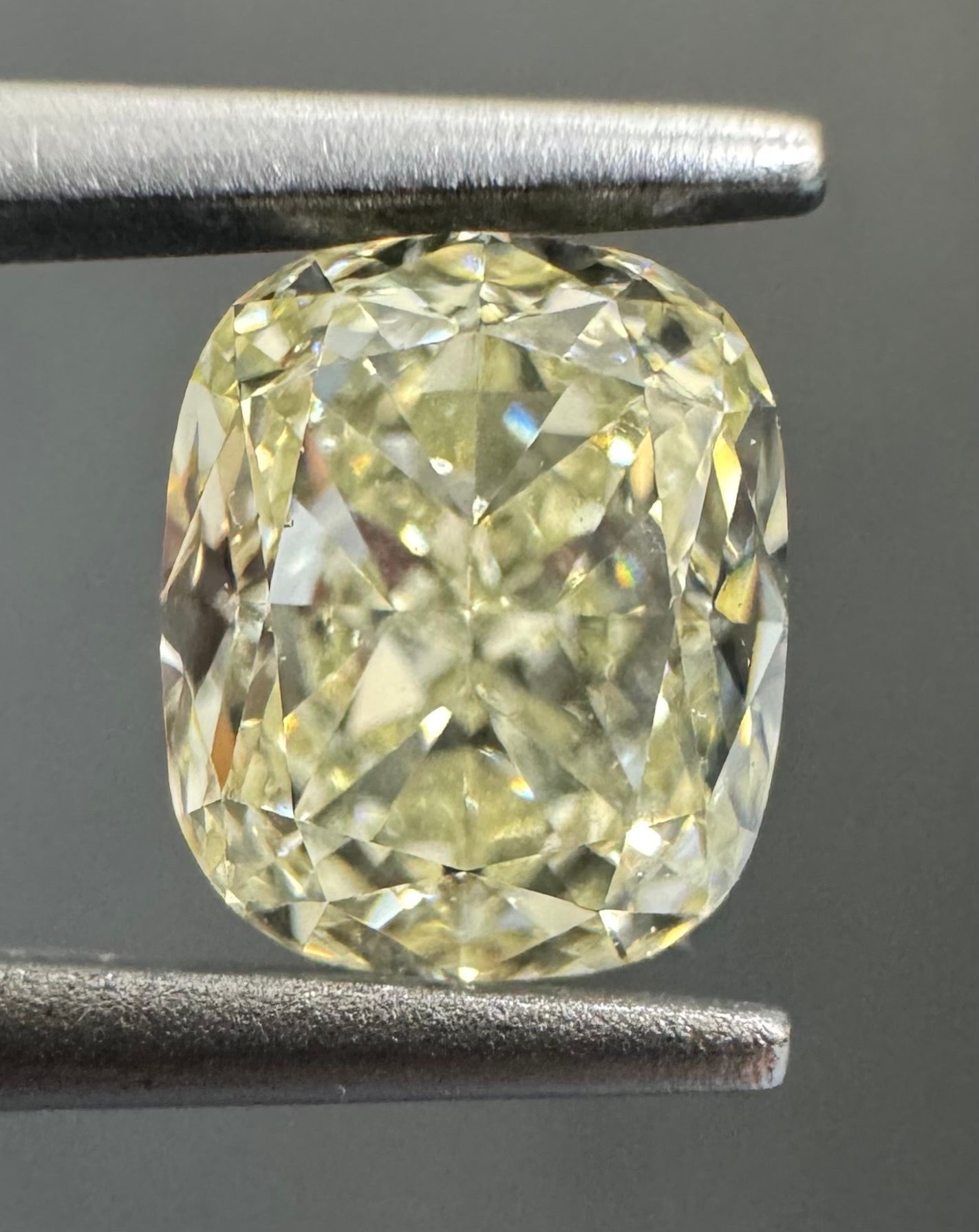 1.01 Carat Cushion brilliant Diamond S-T VS2