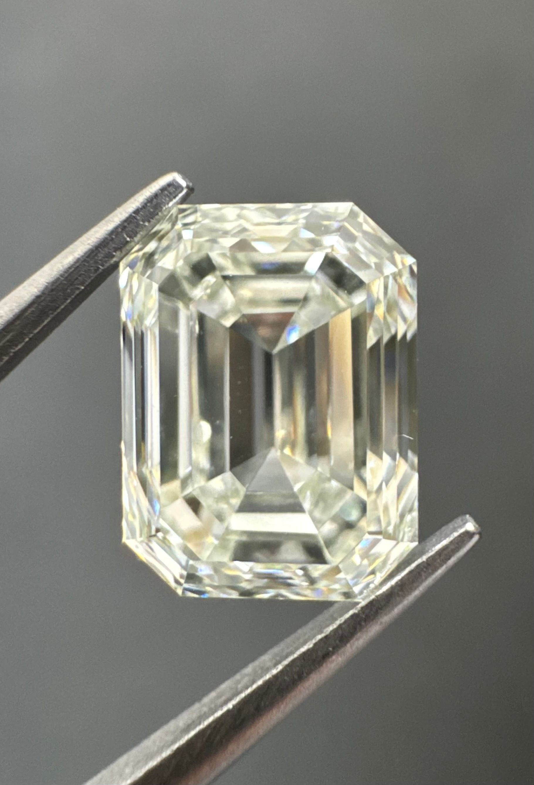 2.01 Carat Emerald Diamond Faint Green VS1