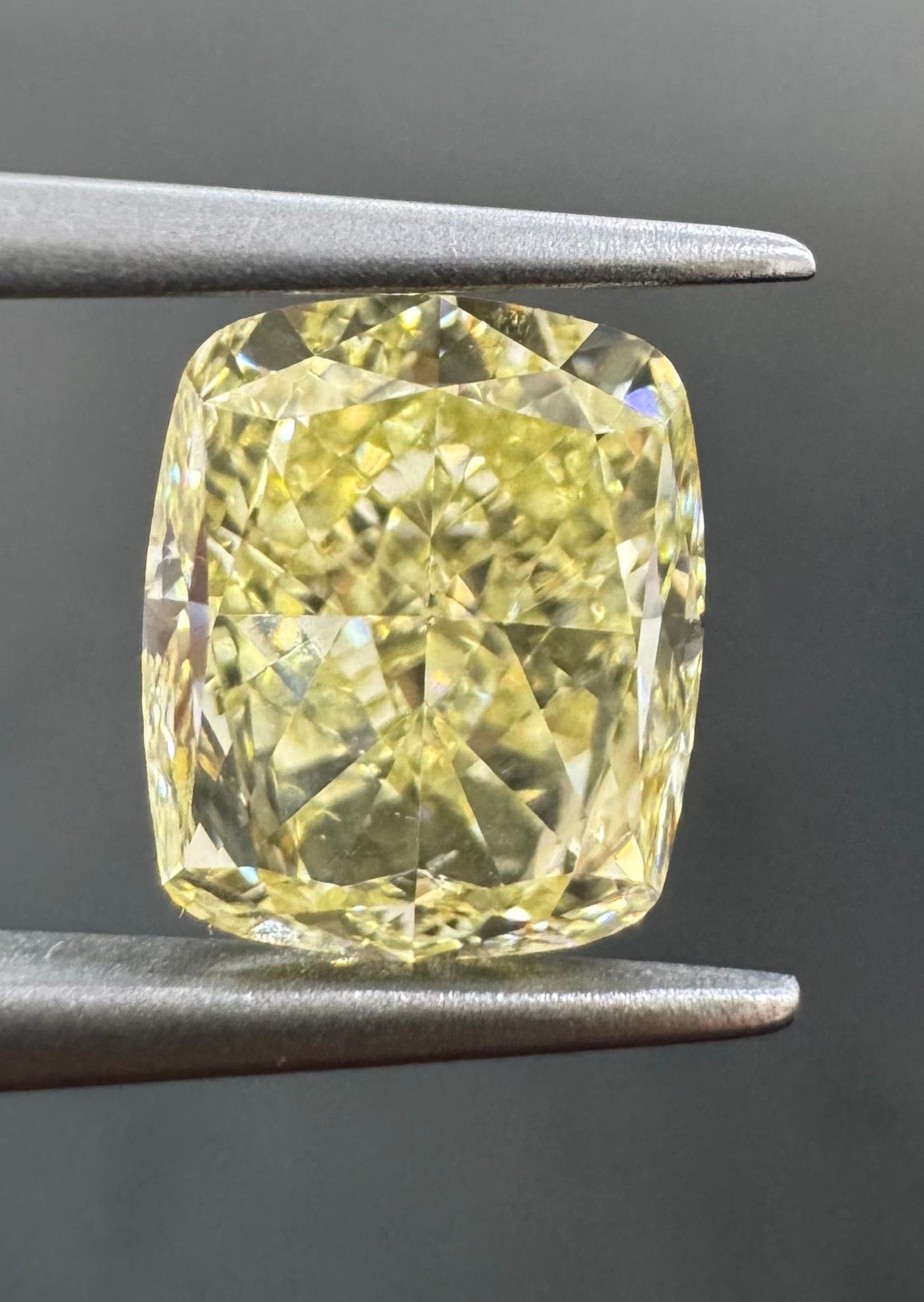 3.10 ct Cushion Brilliant diamond