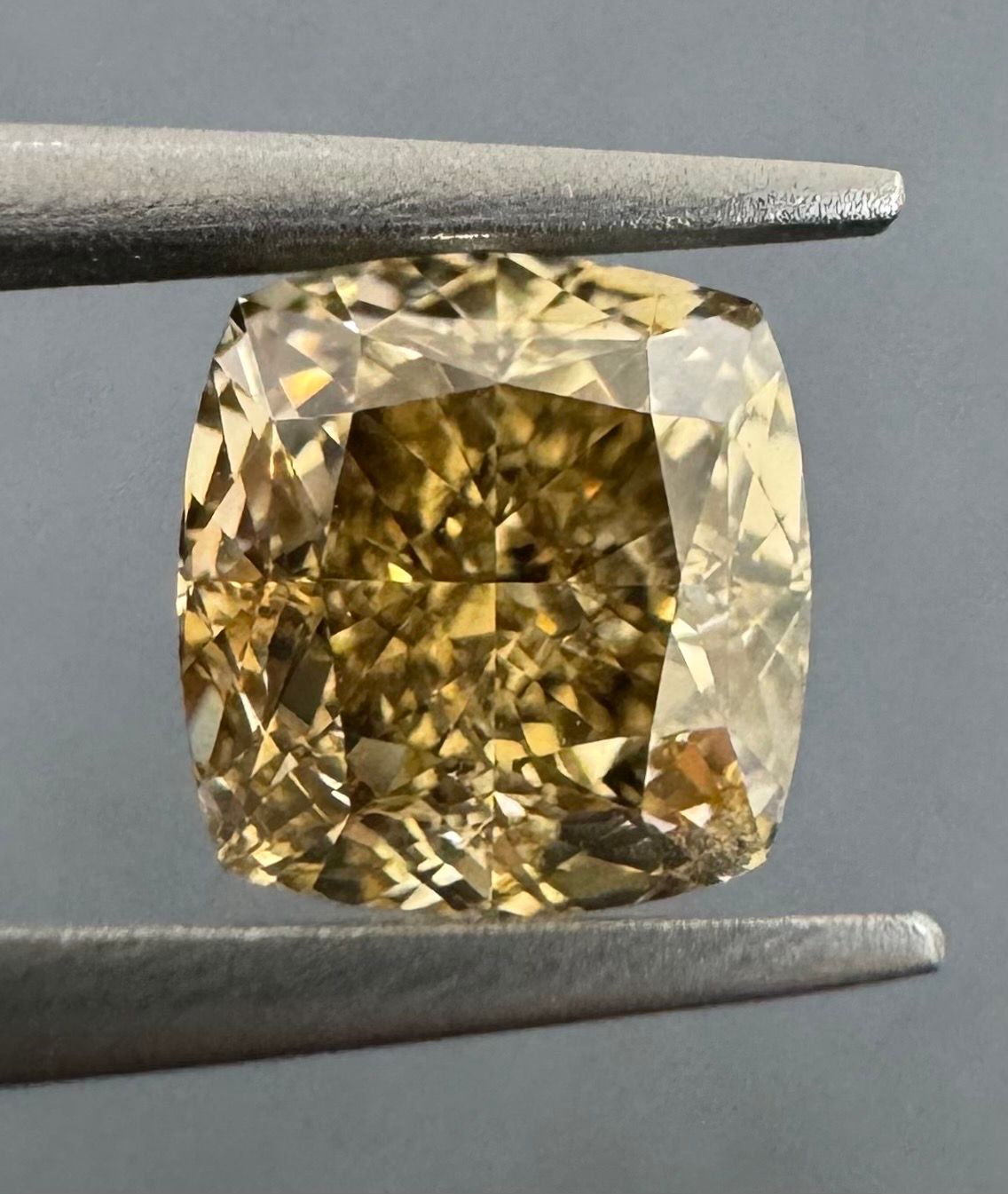 1.29 Carat Cushion brilliant Diamond Fancy Yellowish Brown VS2