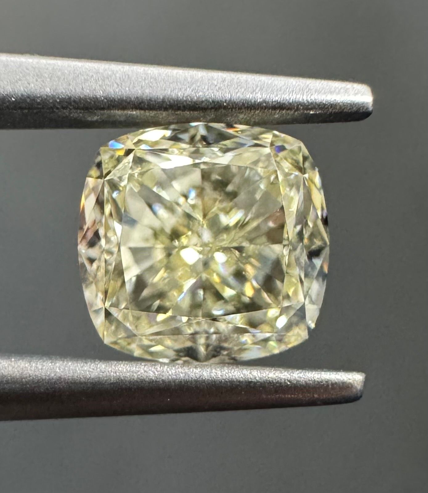 1 Carat Cushion brilliant Diamond M VS1