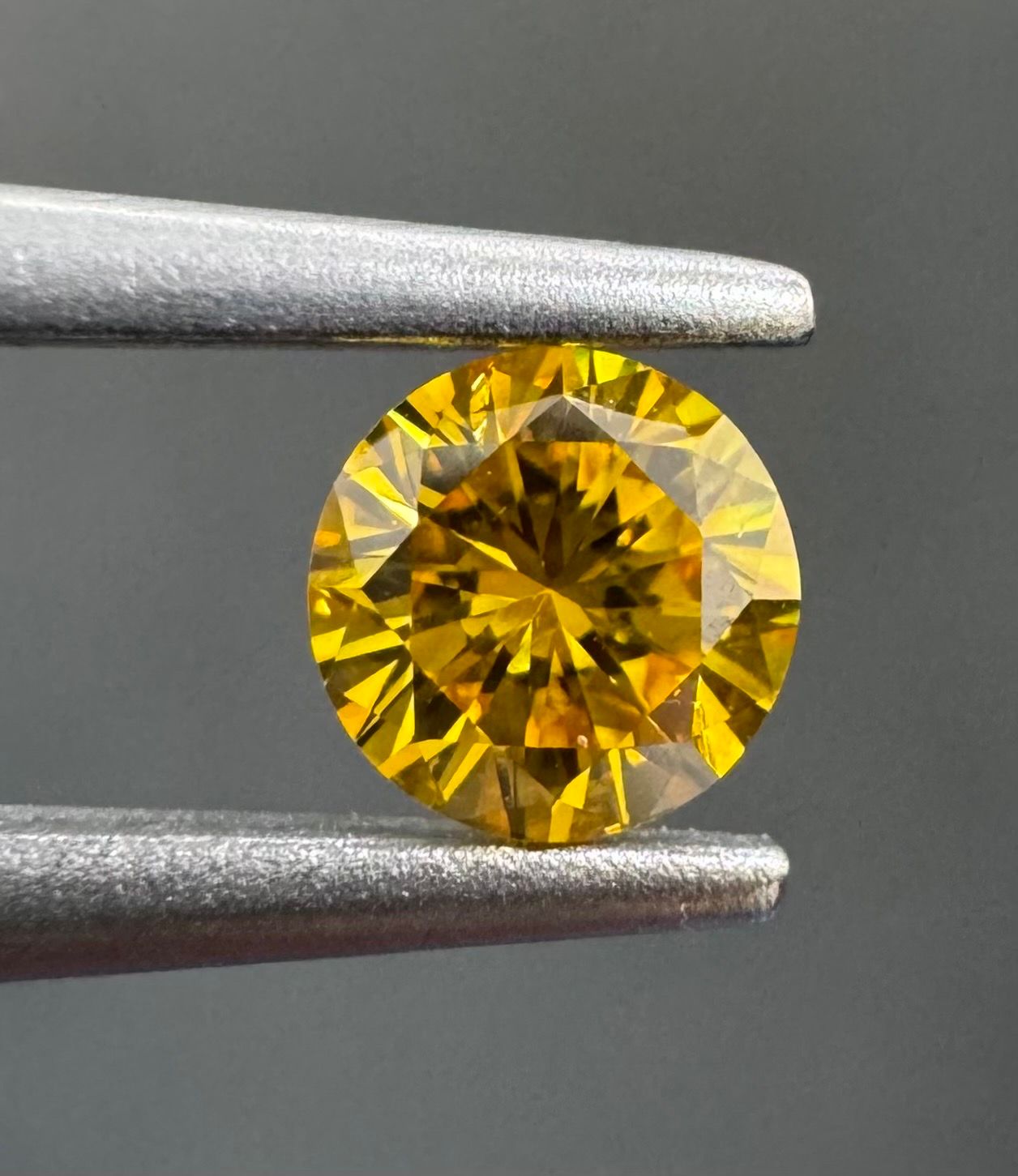 0.24 Carat Round Diamond Fancy Vivid Orangey Yellow I1