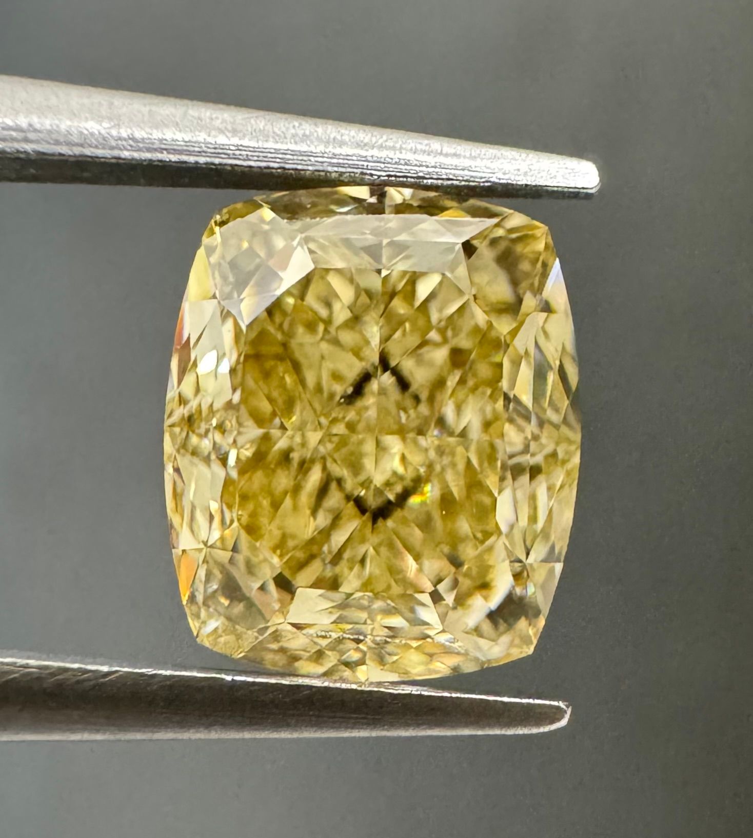 2.01 Carat Cushion brilliant Diamond Fancy Brownish Yellow VVS2