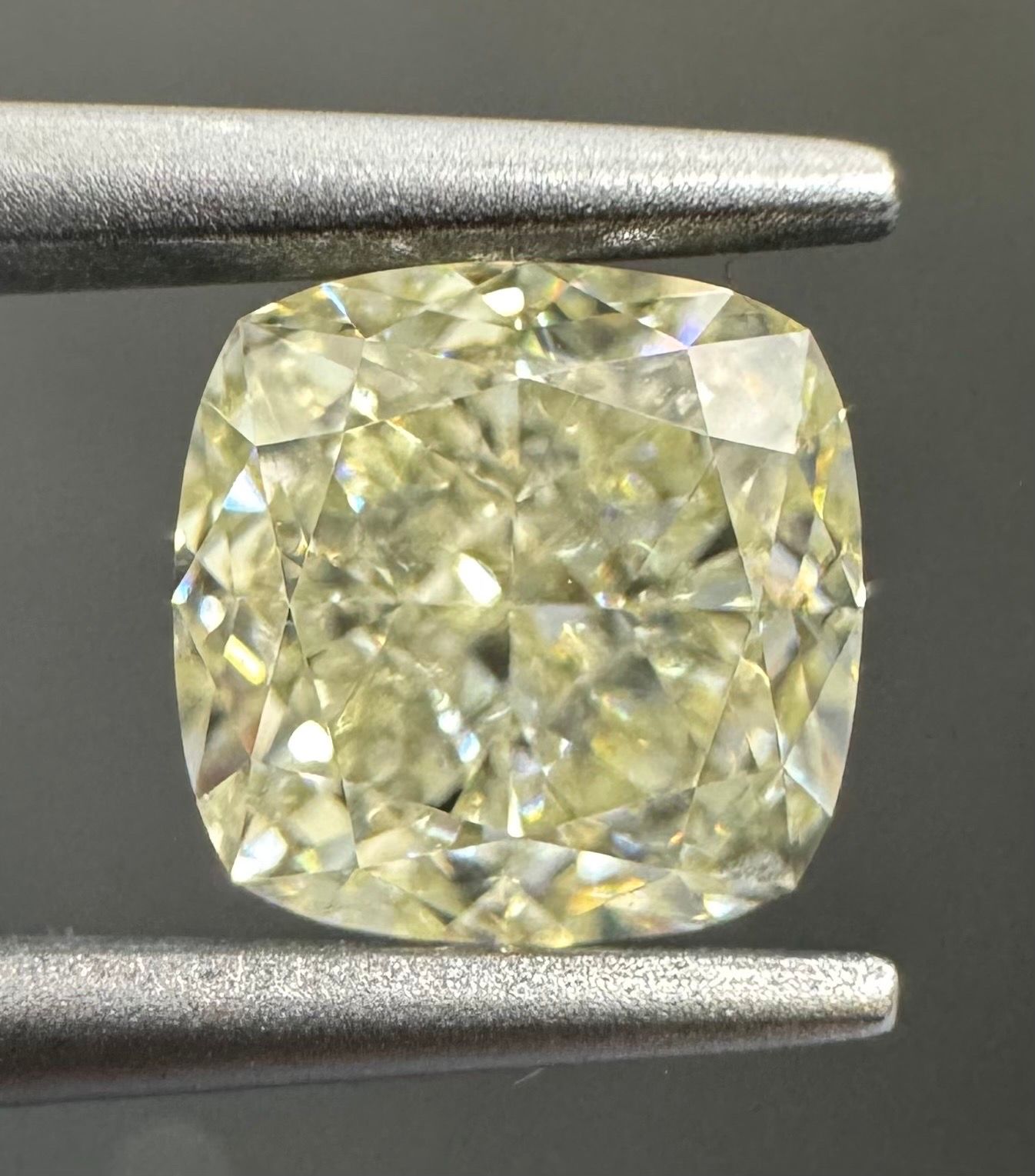 1.26 Carat Cushion brilliant Diamond Q-R VVS1