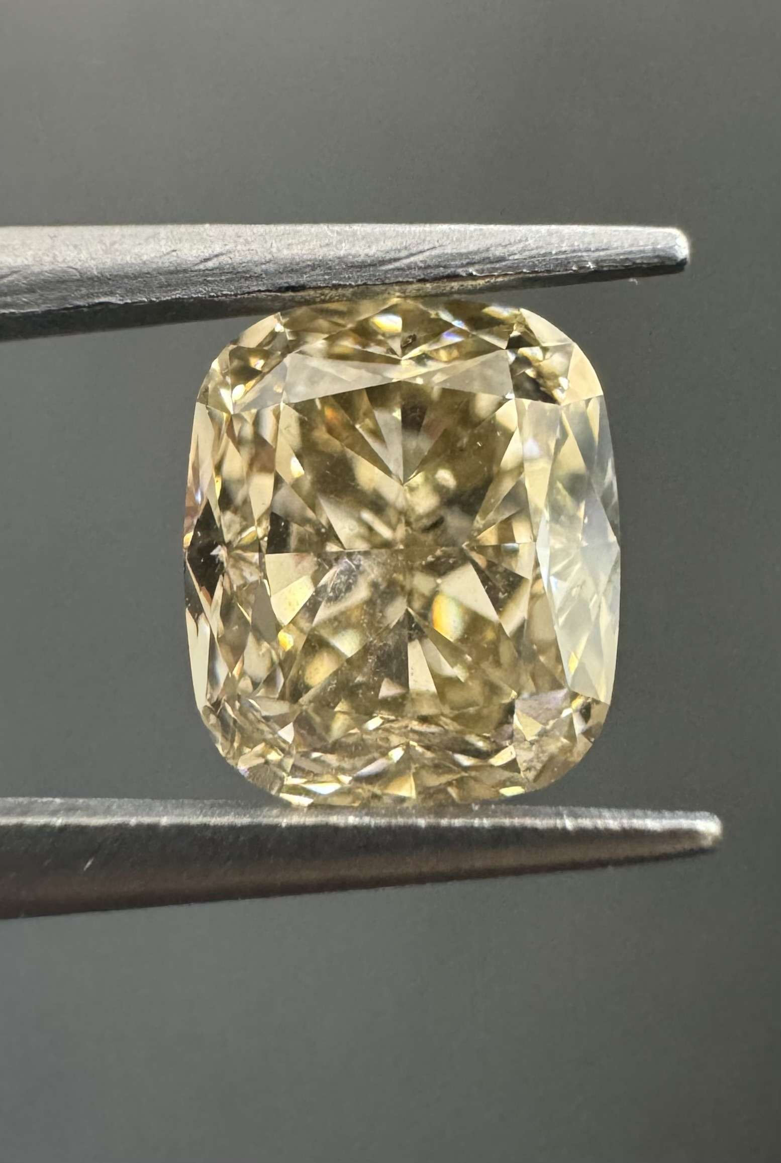 1.02 Carat Cushion brilliant Diamond Fancy Yellow Brown VS2