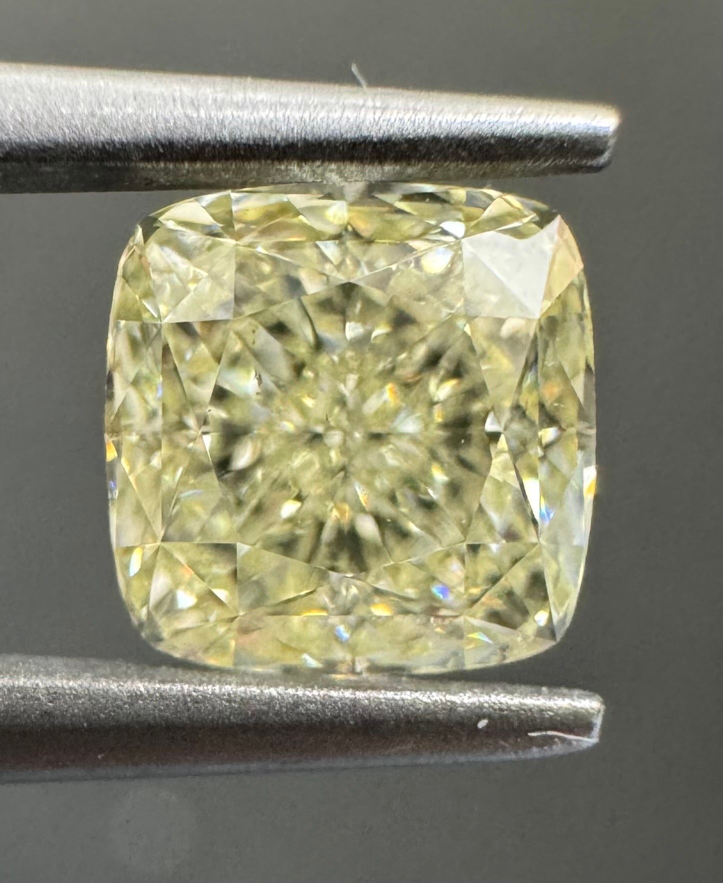 1.1 Carat Cushion brilliant Diamond U-V VS2