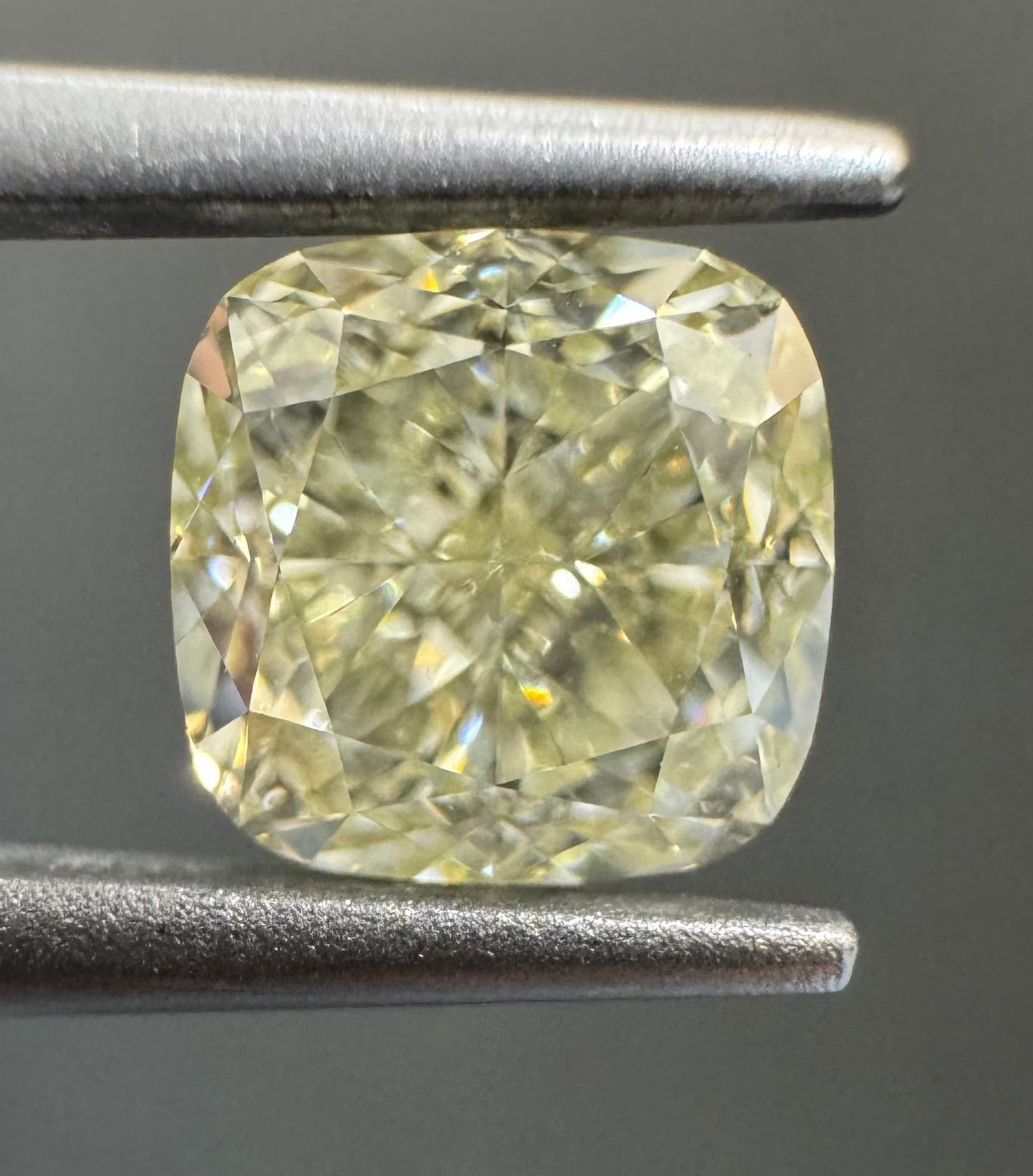 1.22 Carat Cushion brilliant Diamond U-V VVS1