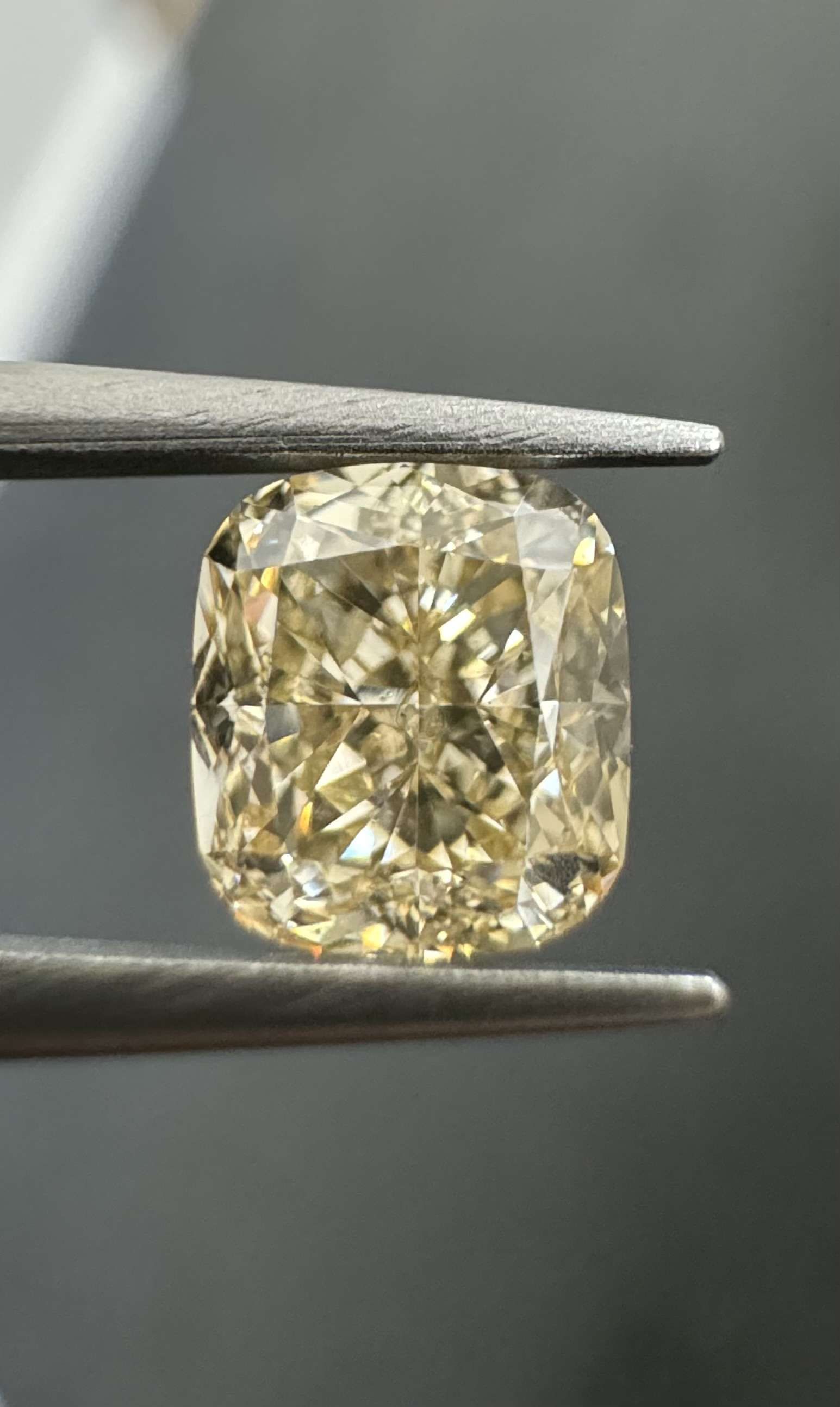 1.01 Carat Cushion brilliant Diamond Fancy Light Brown Yellow VS2