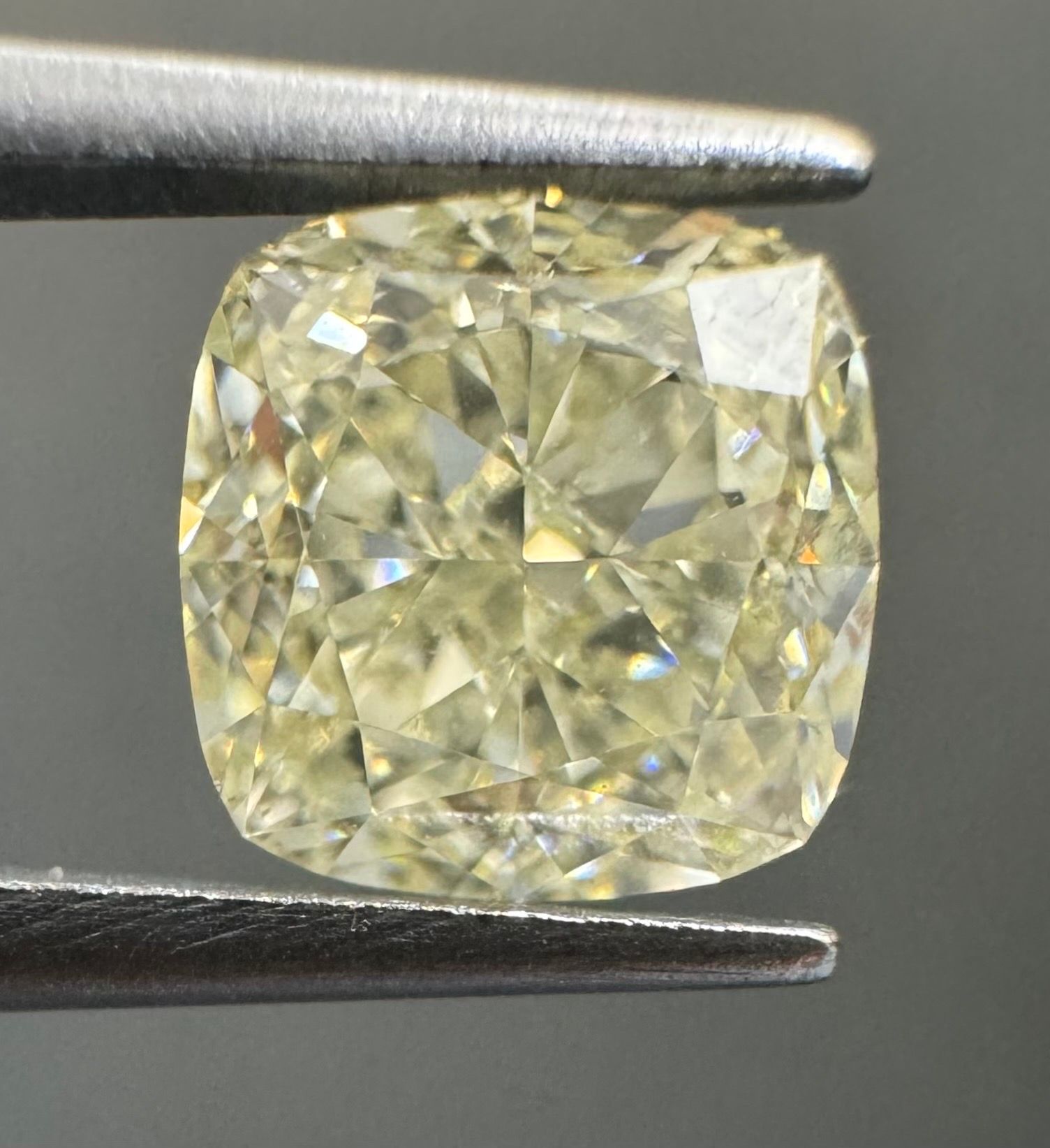 1.08 Carat Cushion brilliant Diamond Q-R VS2