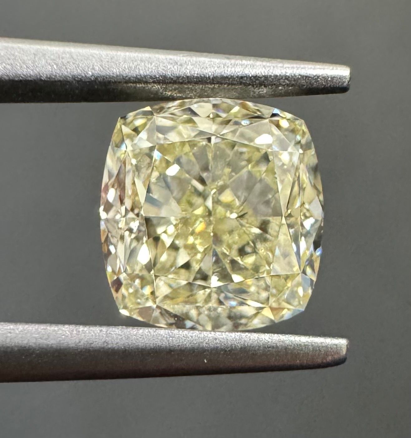 1.36 Carat Cushion brilliant Diamond M VVS2