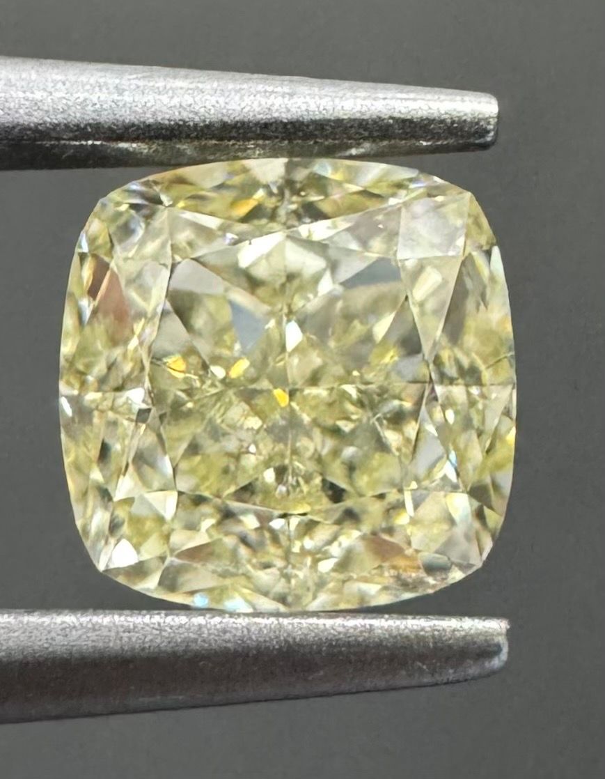 1.01 Carat Cushion brilliant Diamond W-X VVS1