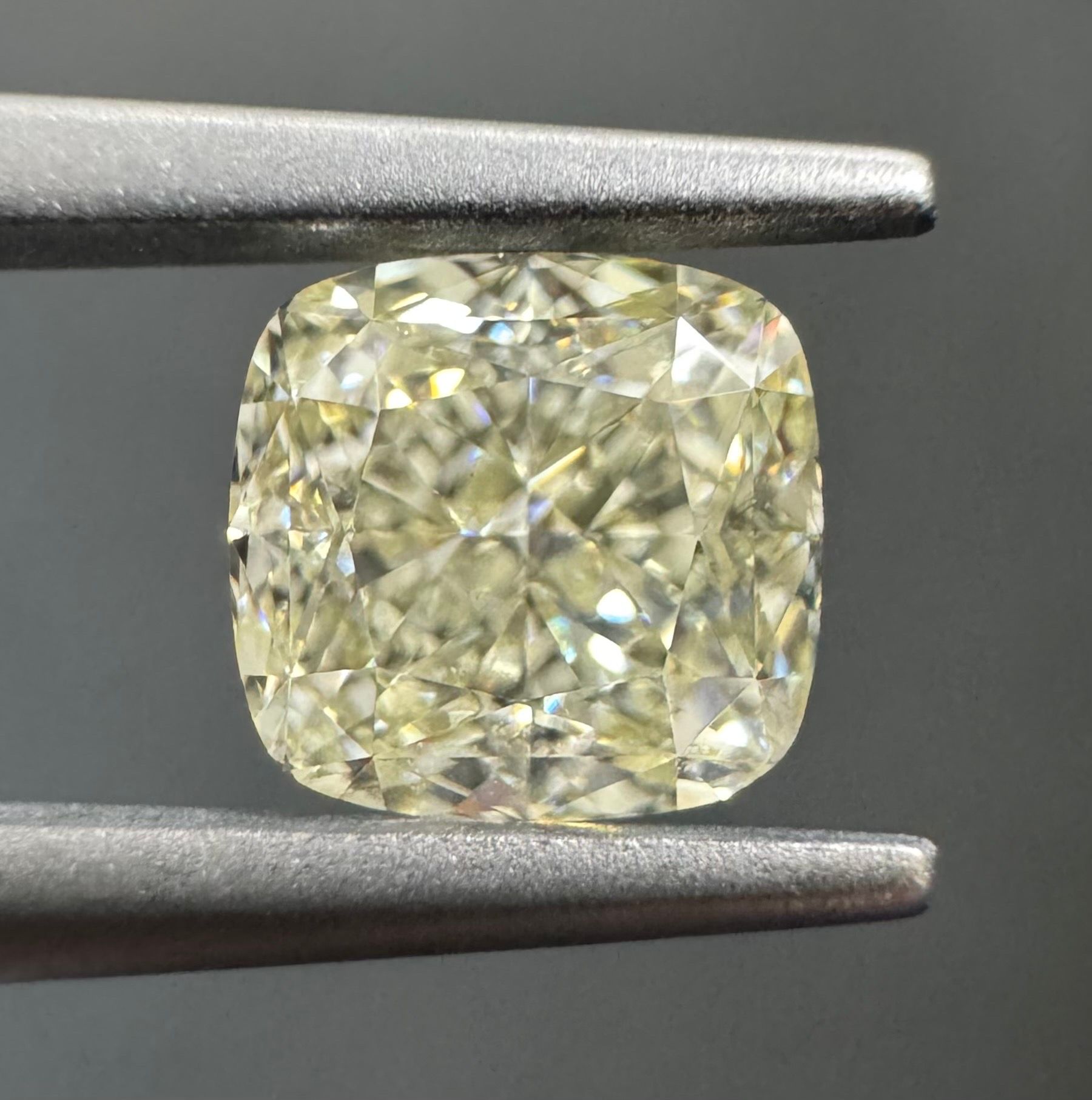 1 Carat Cushion brilliant Diamond M VVS2