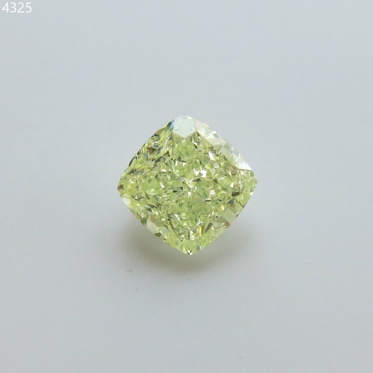 1.10 ct Cushion Brilliant diamond