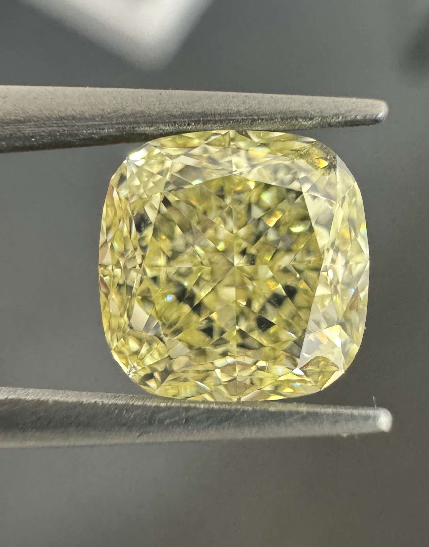 1.56 Carat Cushion brilliant Diamond Fancy Light Yellow VVS1