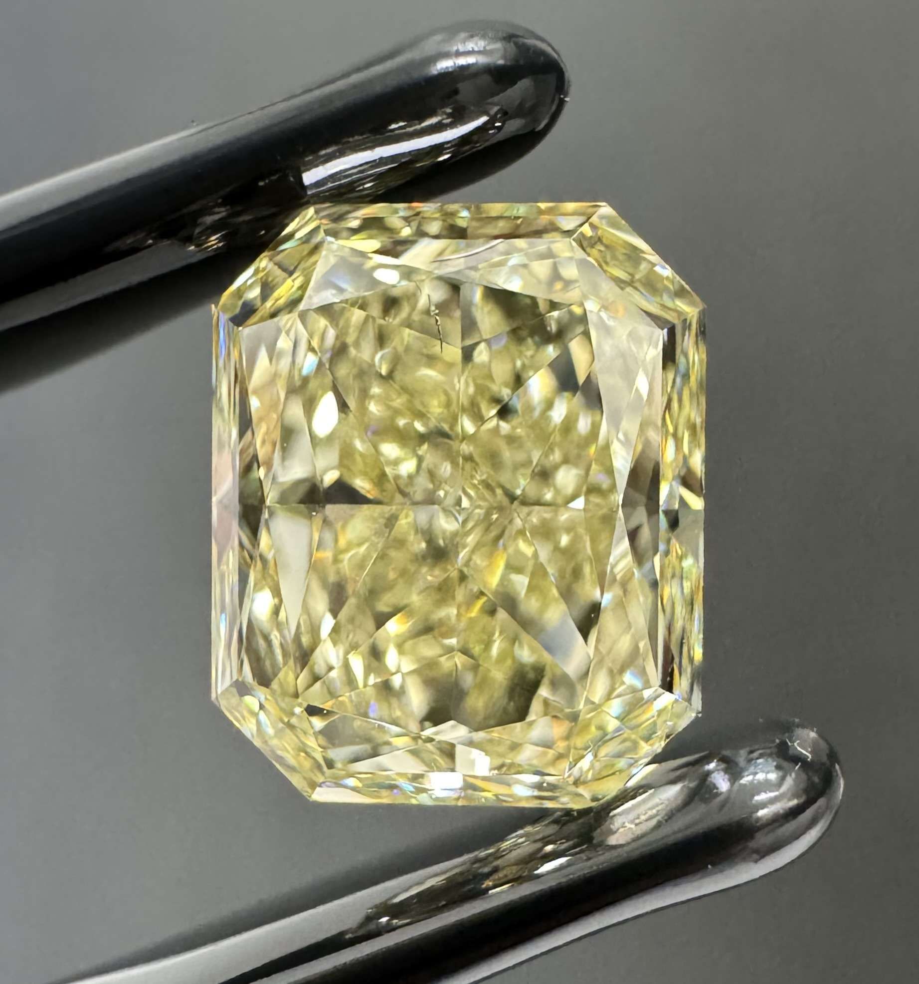 3.02 Carat Radiant Diamond Fancy Light Yellow VS2