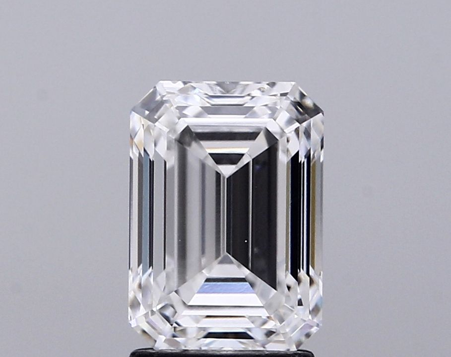 2.50 ct. emerald Lab Grown Diamond front image