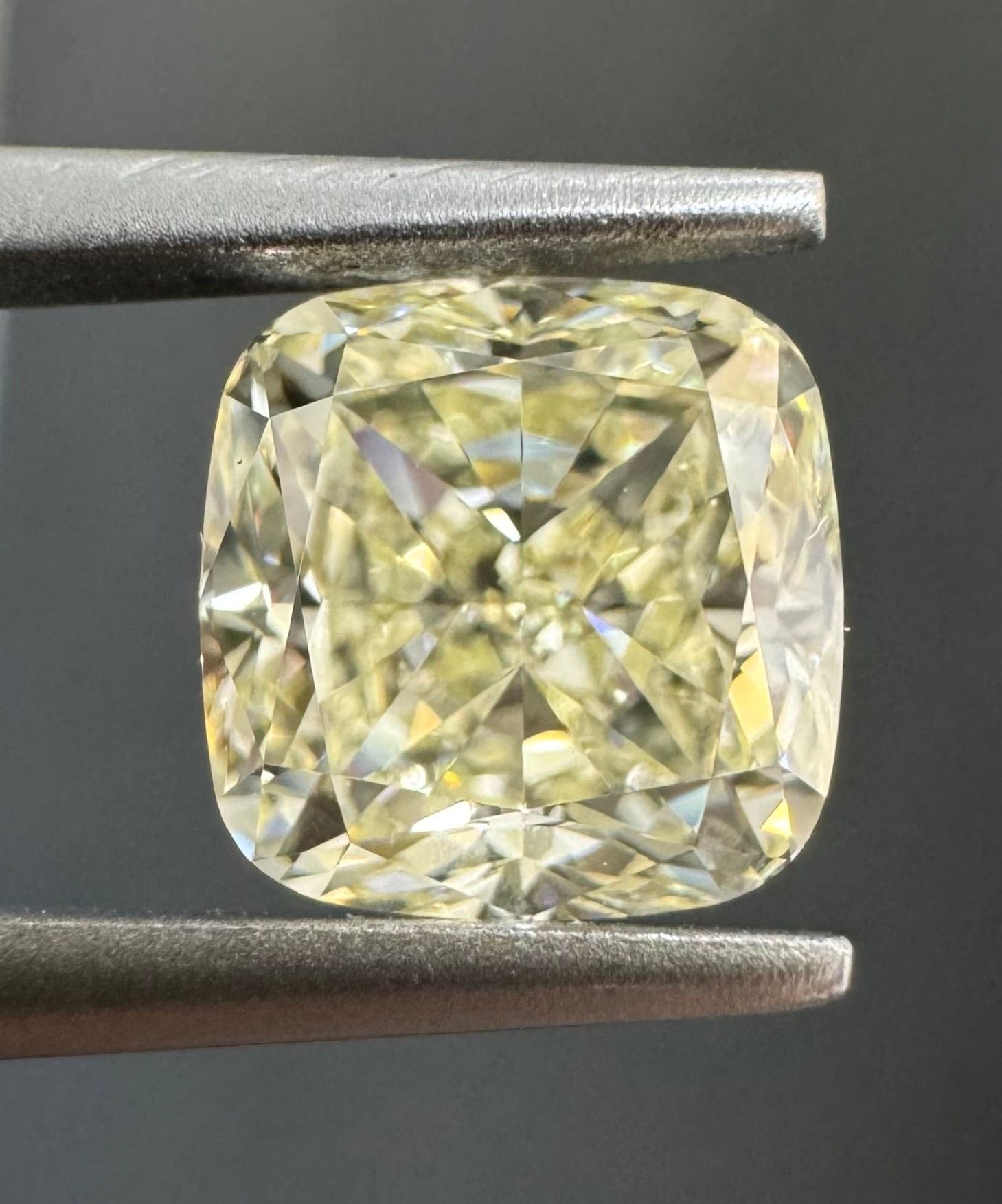 1.5 Carat Cushion brilliant Diamond M VVS2