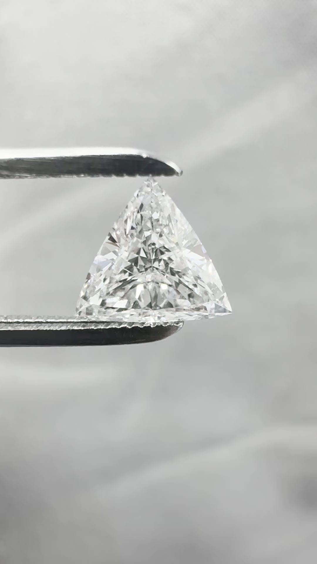 0.7 ct Triangular Diamond