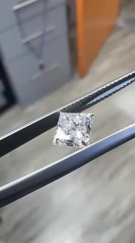 Diamant Princesse 2.01 ct - Couleur E - Pureté VS2