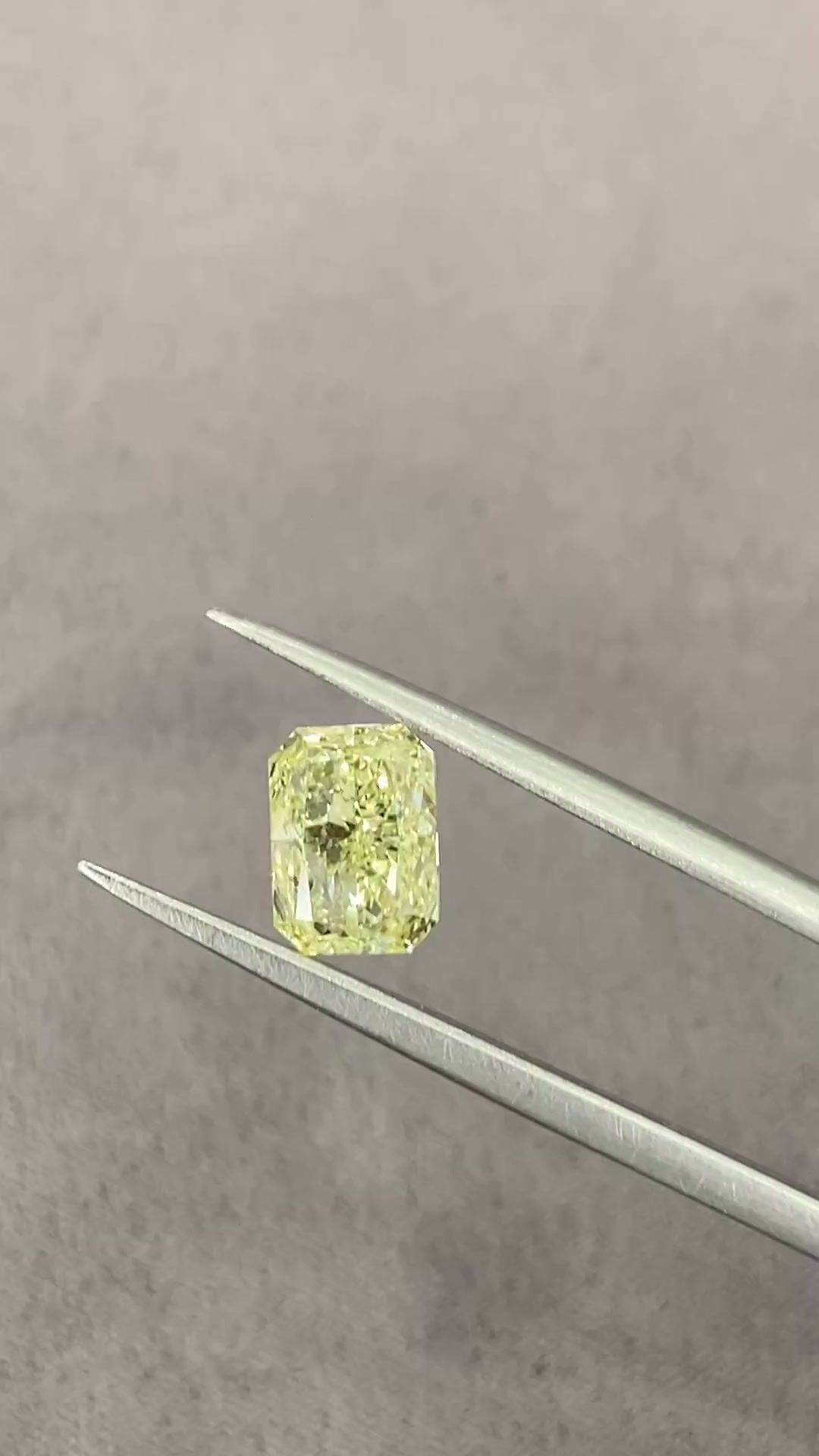 2.01 ct Radiant diamond