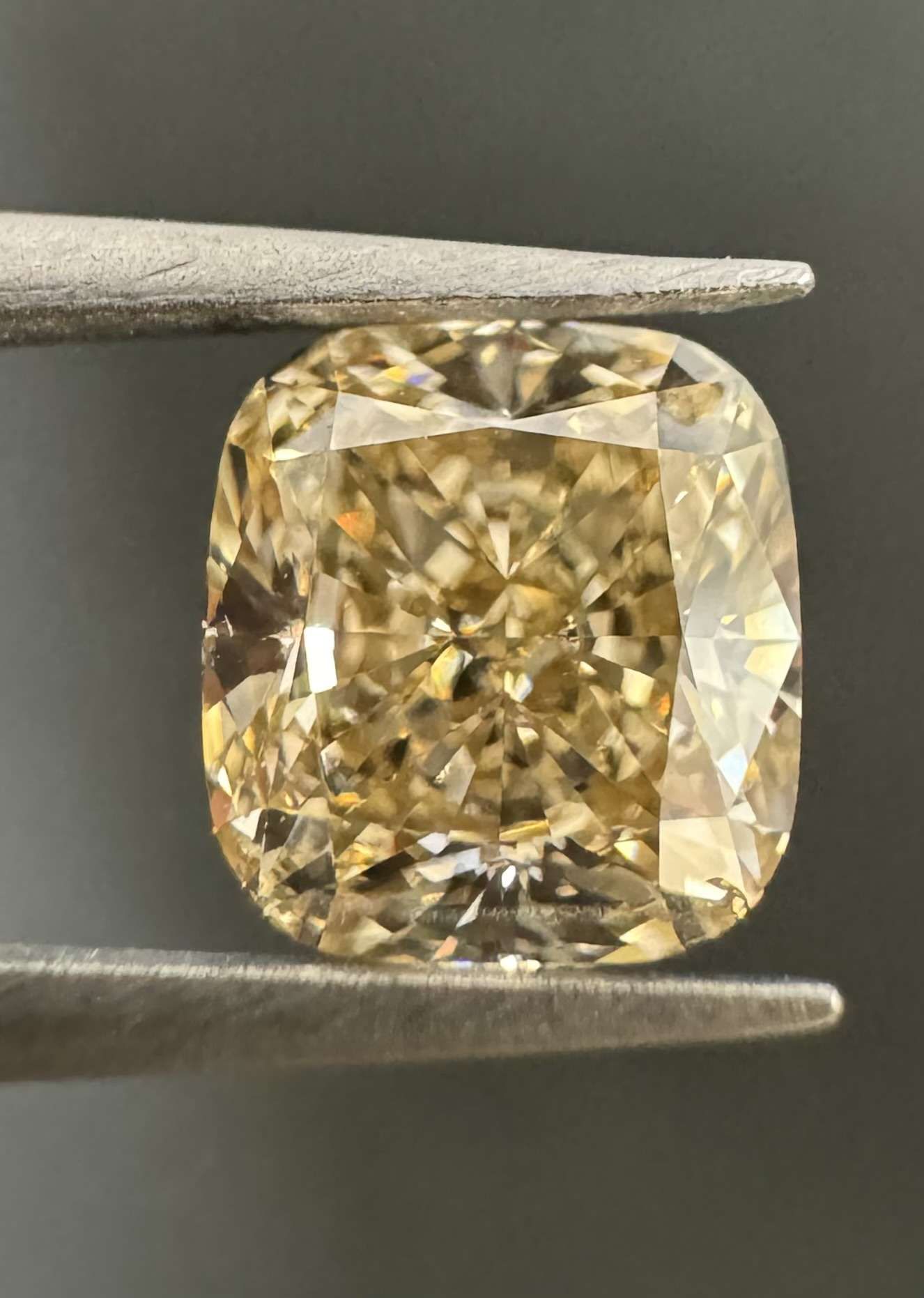 1.09 Carat Cushion brilliant Diamond Fancy Yellow Brown VS2