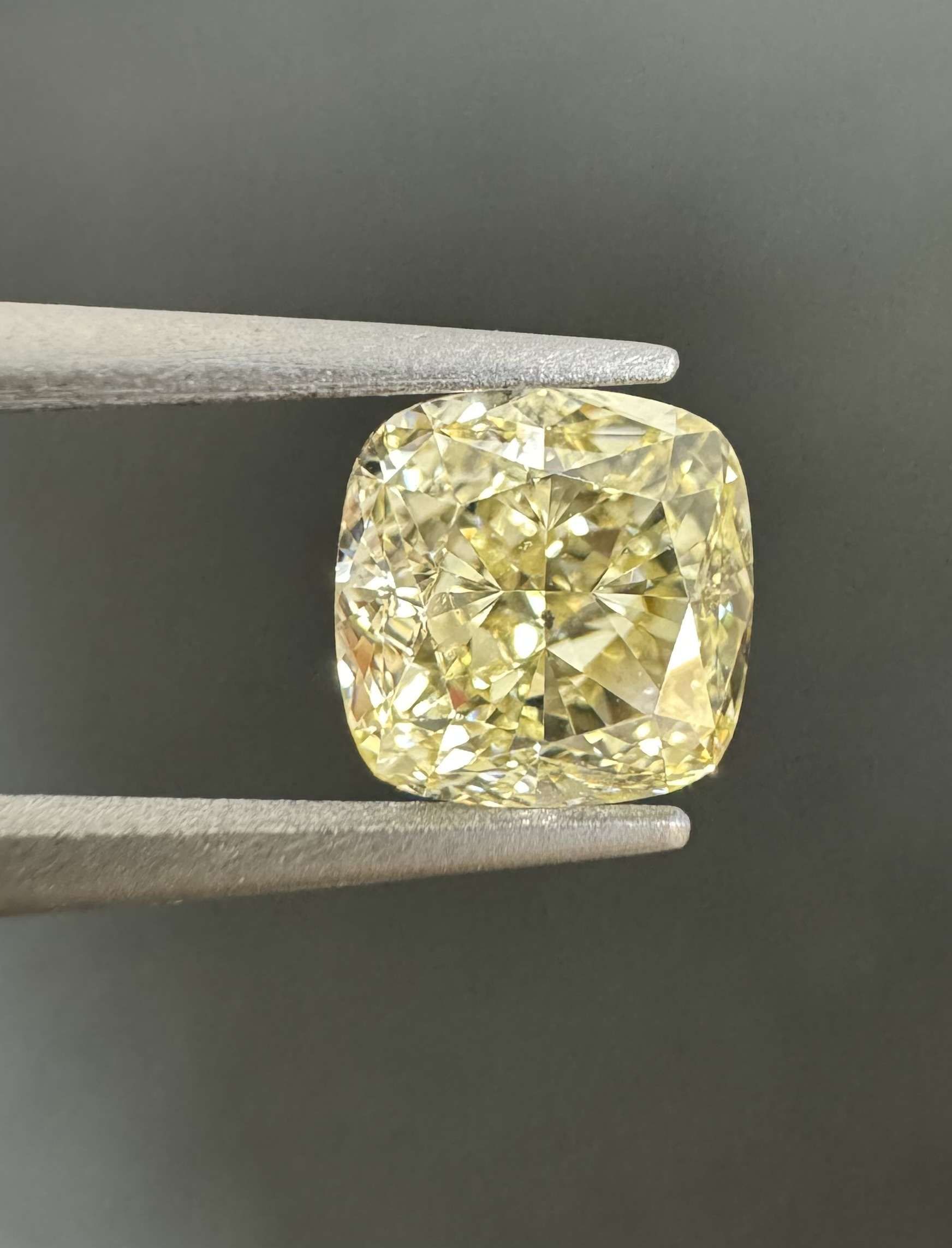 1.02 Carat Cushion brilliant Diamond Fancy Brownish Yellow SI1