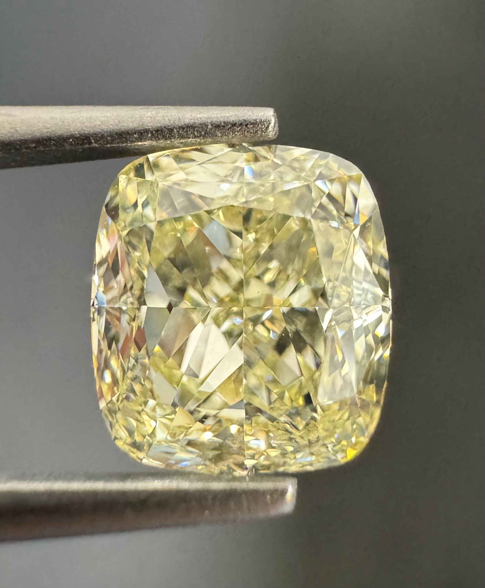 1.84 Carat Cushion brilliant Diamond M VVS2