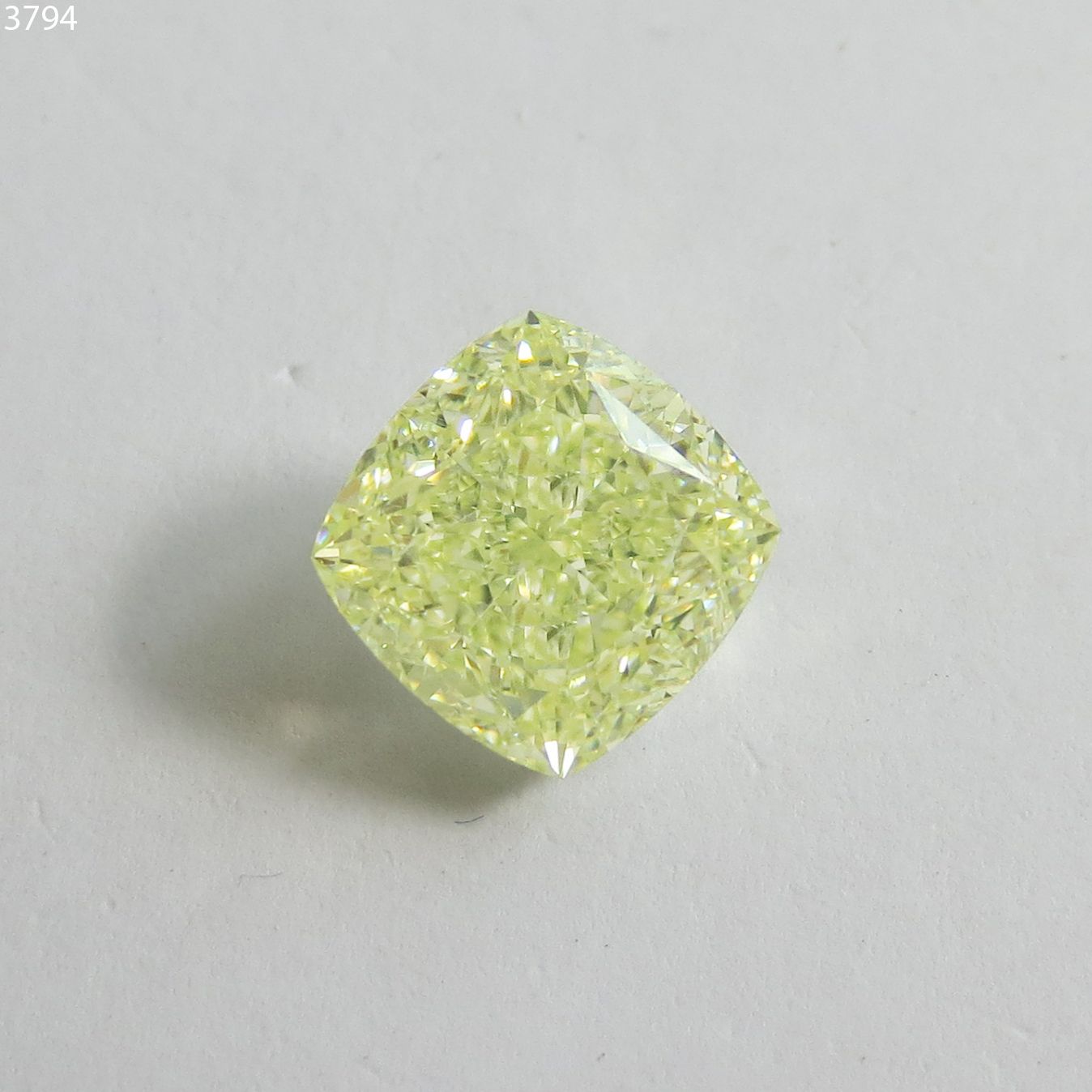 3.02 ct Cushion Brilliant diamond