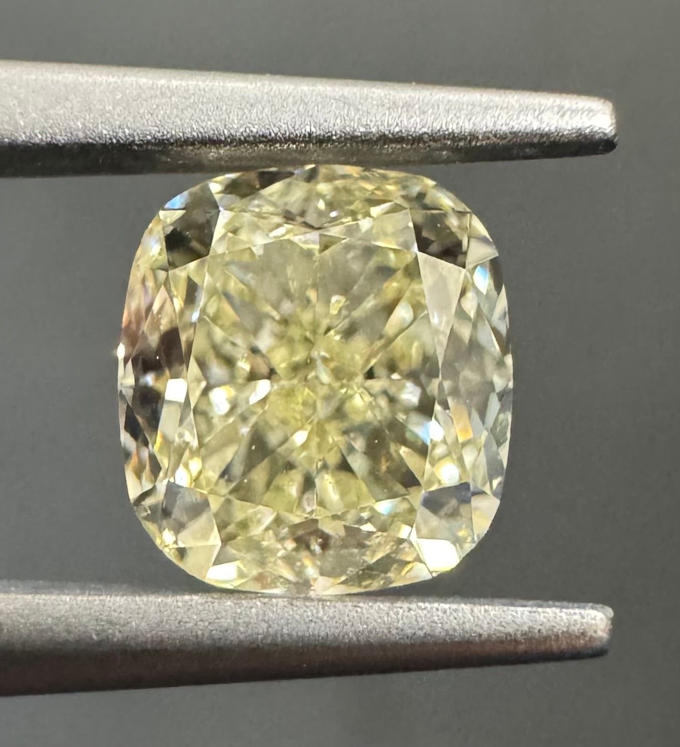 1.01 Carat Cushion brilliant Diamond M VVS2