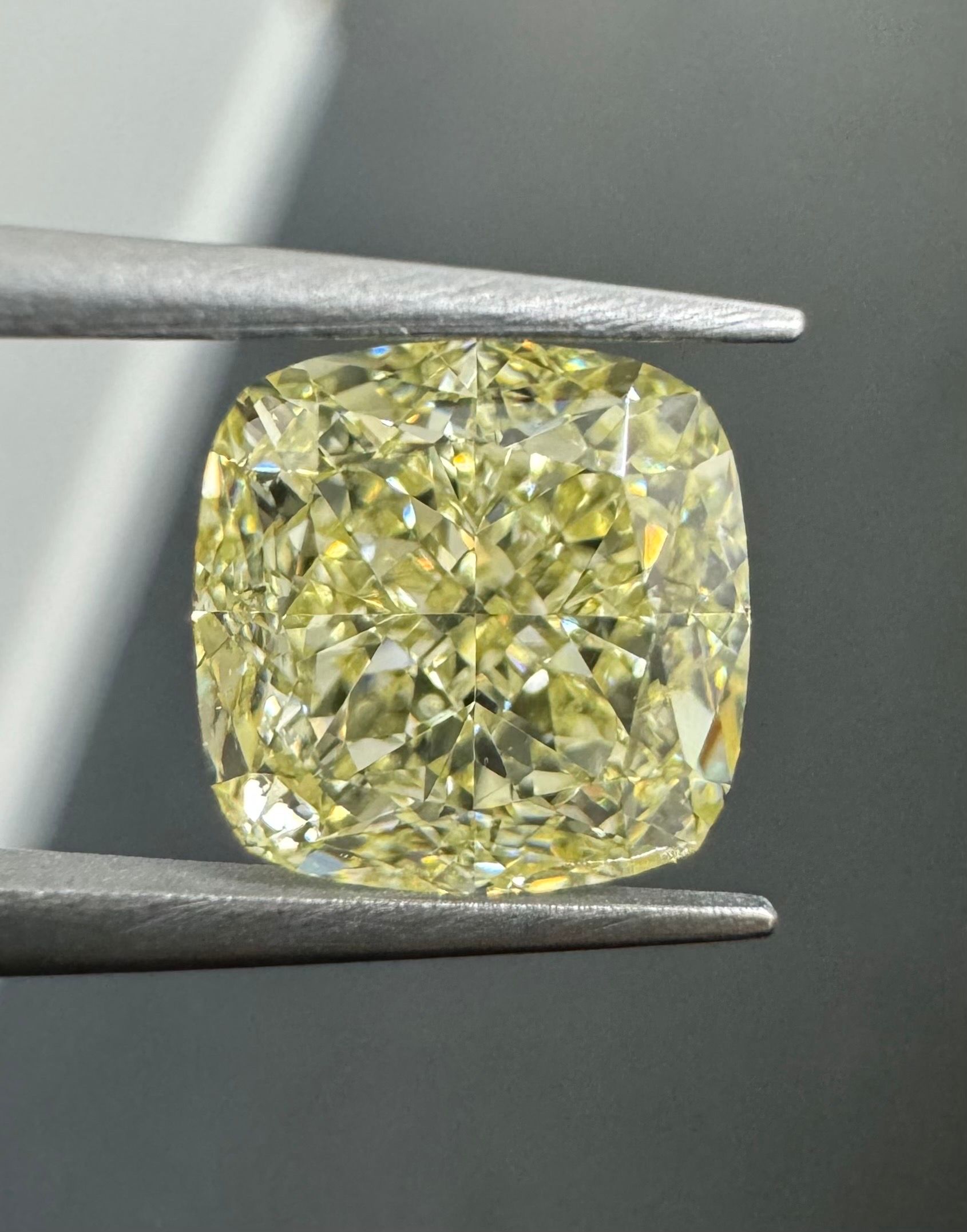 2.55 ct Cushion Modified diamond