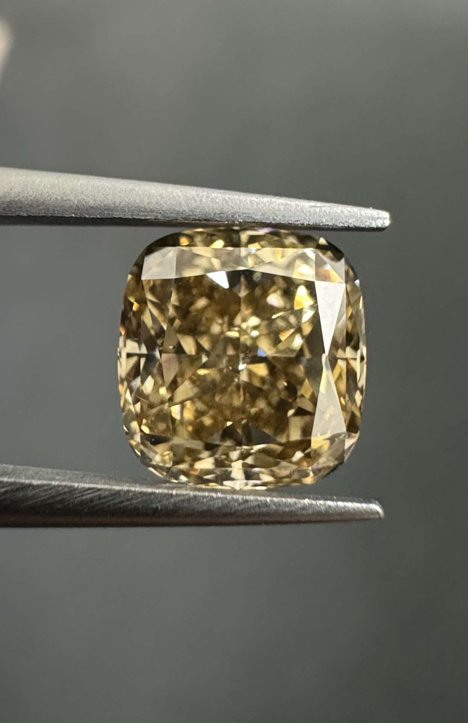 1.53 Carat Cushion brilliant Diamond Fancy Dark Yellowish Brown SI1