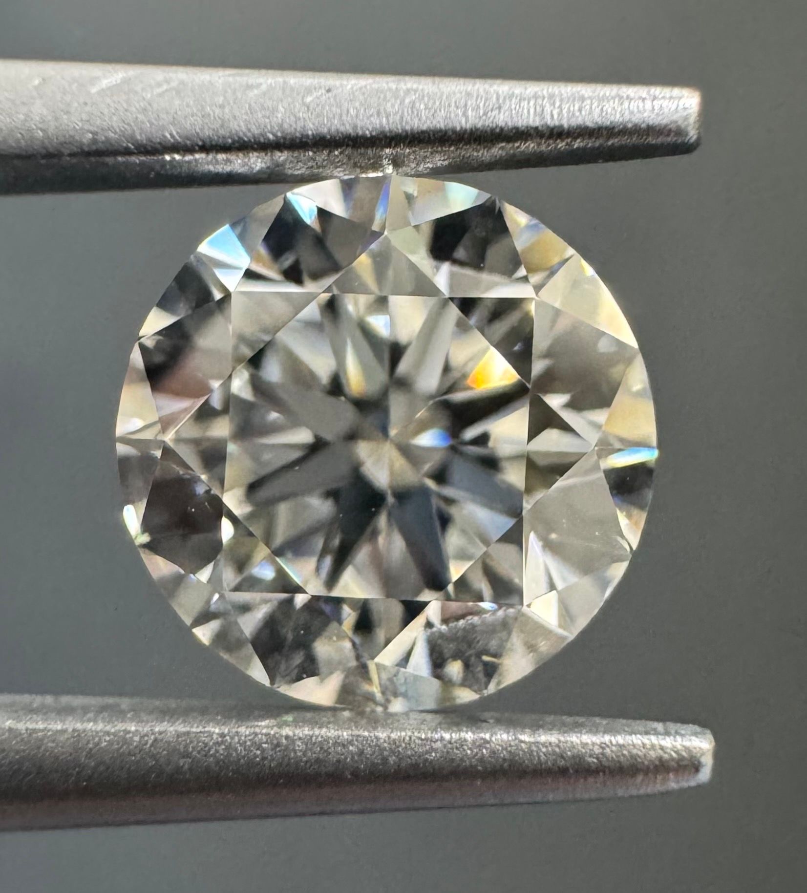 1 Carat Round Diamond G VS1