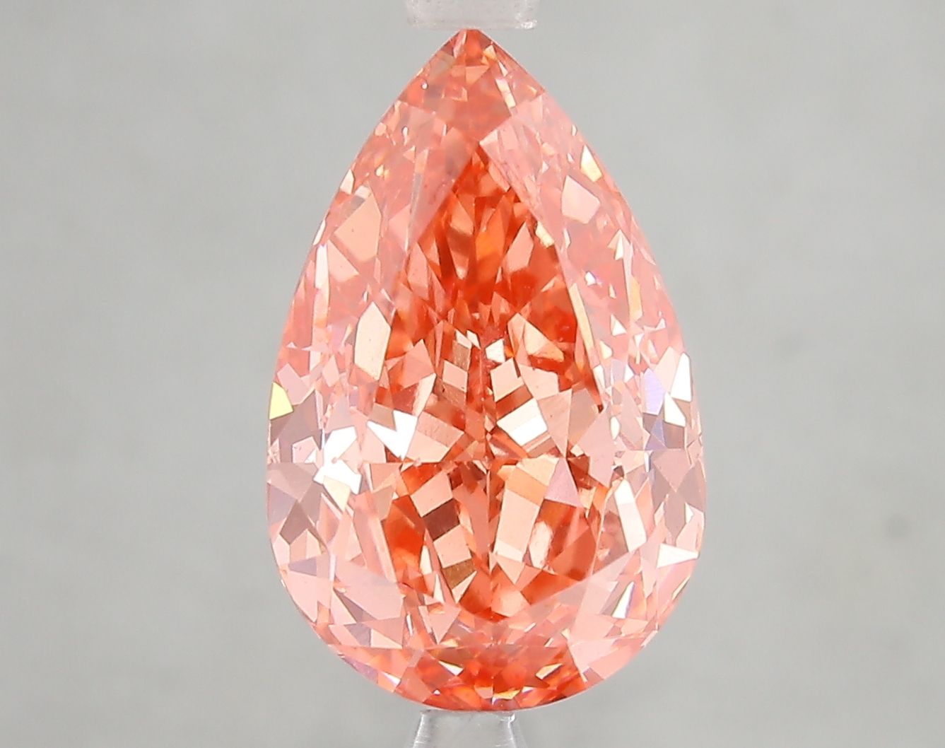 5.12 carat fancy vivid red VS1 EX Cut IGI pear diamond