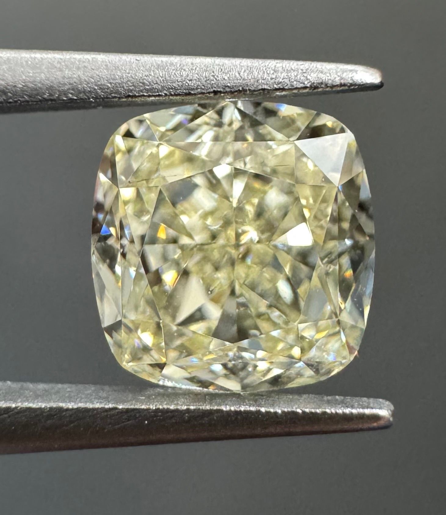 1.04 Carat Cushion brilliant Diamond M VS2