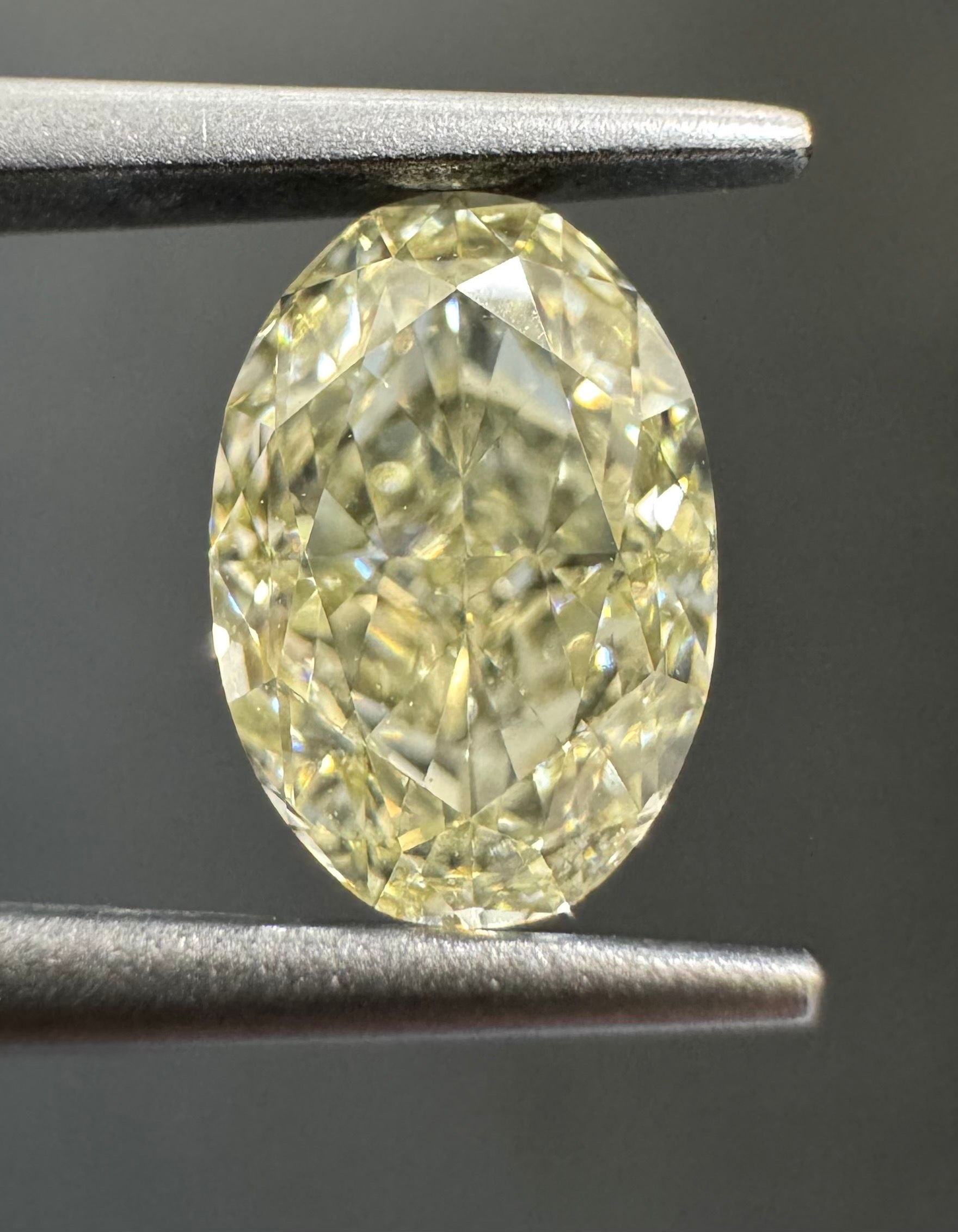 1.12 Carat Oval Diamond U-V VVS2