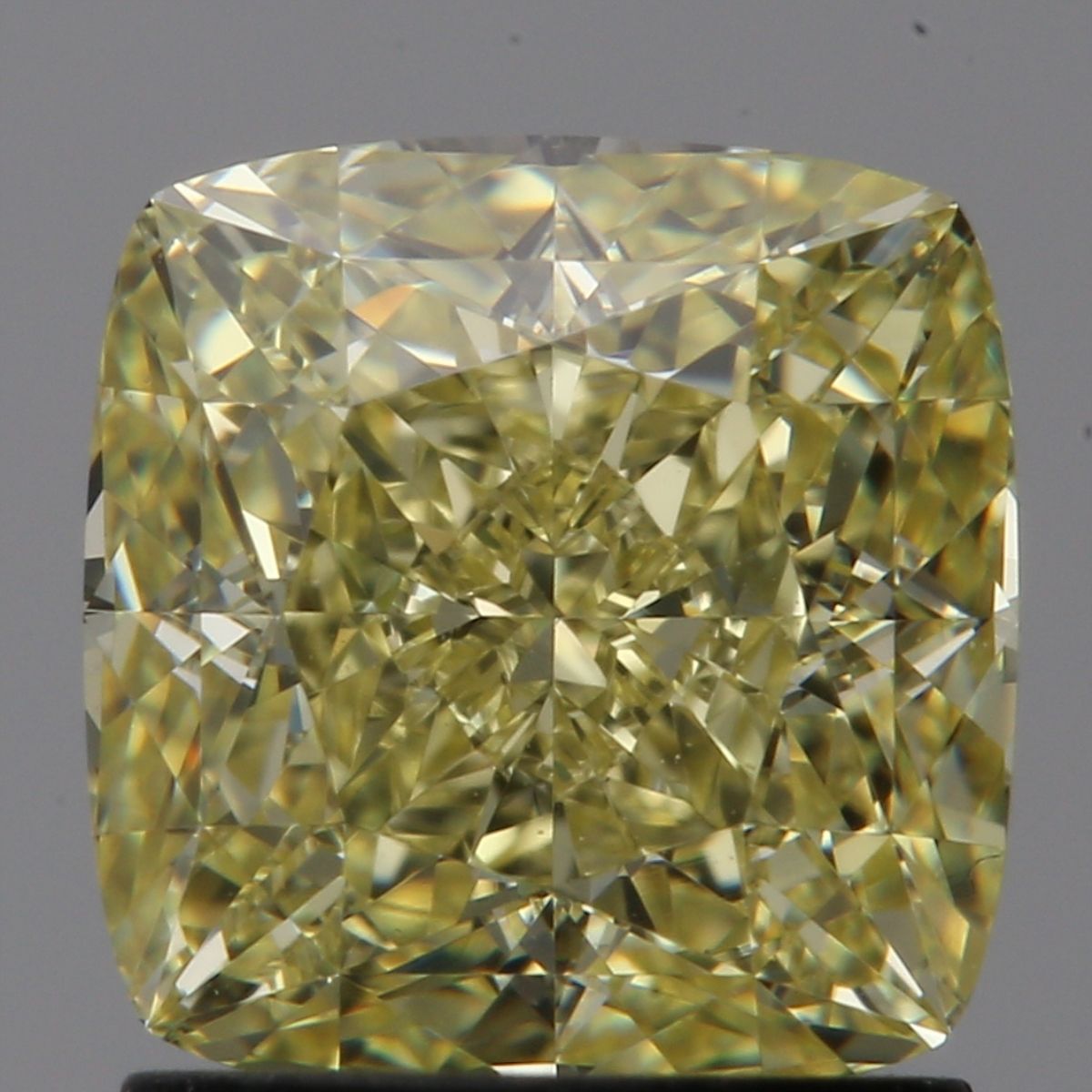 1.81 ct Cushion Brilliant diamond