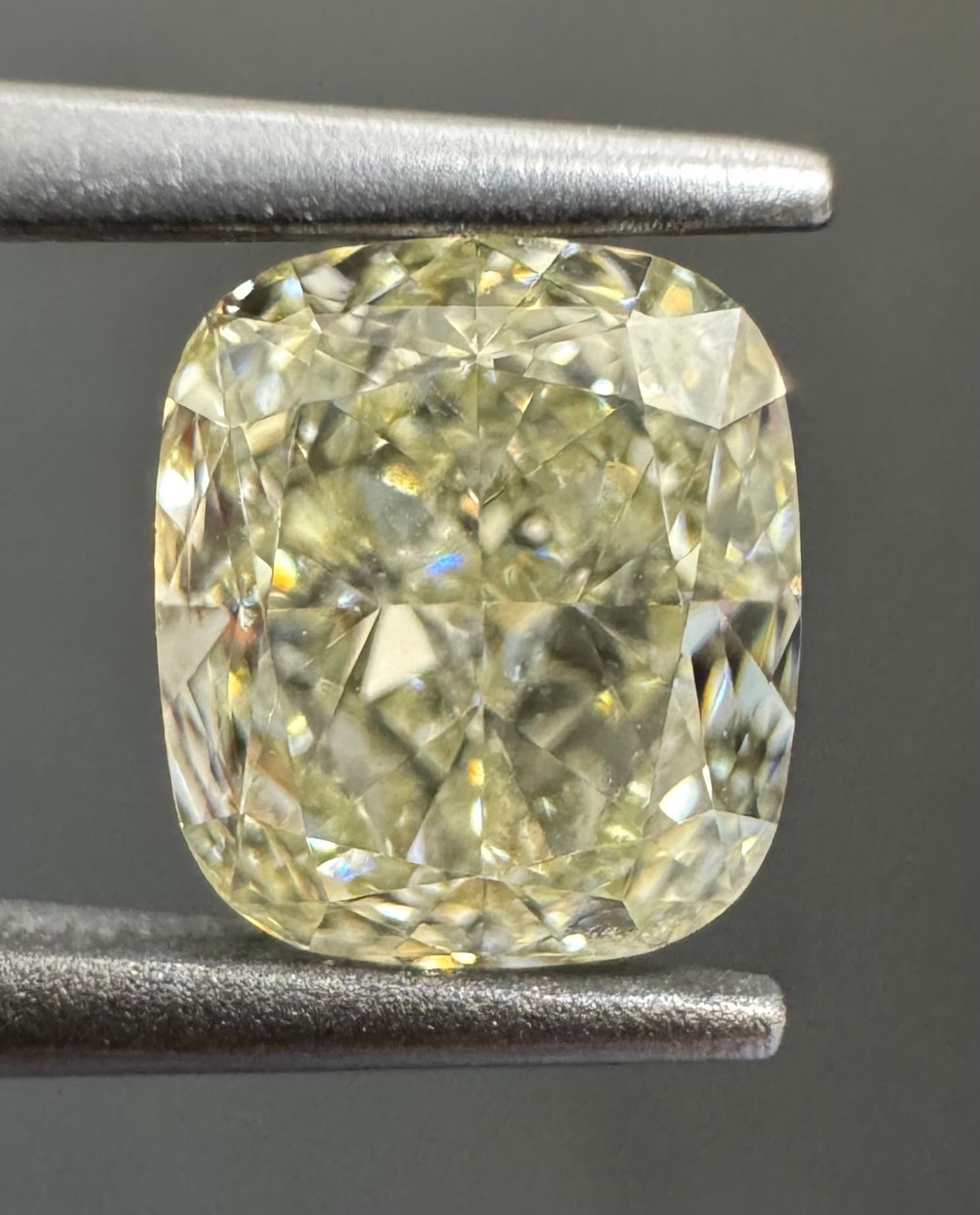 1.22 Carat Cushion brilliant Diamond S-T VVS2