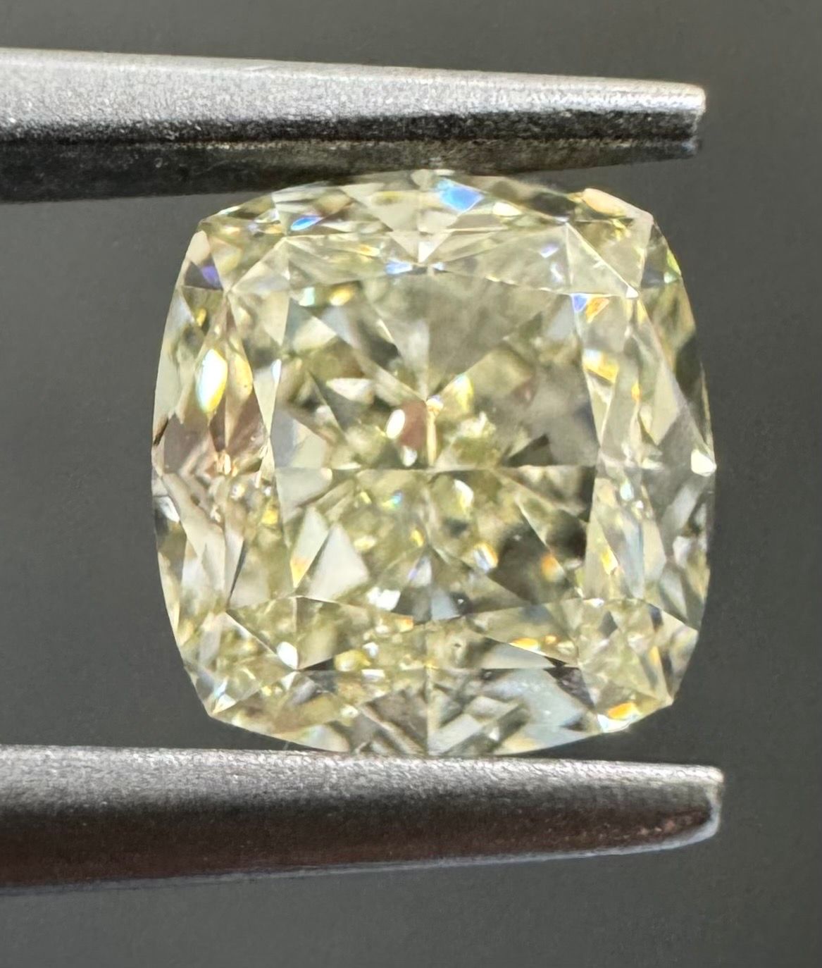 1.09 Carat Cushion brilliant Diamond S-T VS1