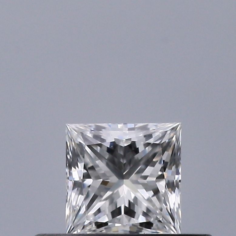 0.30 Carati F VVS2 Princess Diamante
