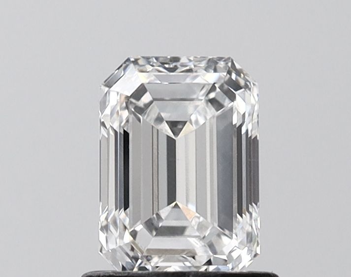 1.04 ct. emerald Lab Grown Diamond front image