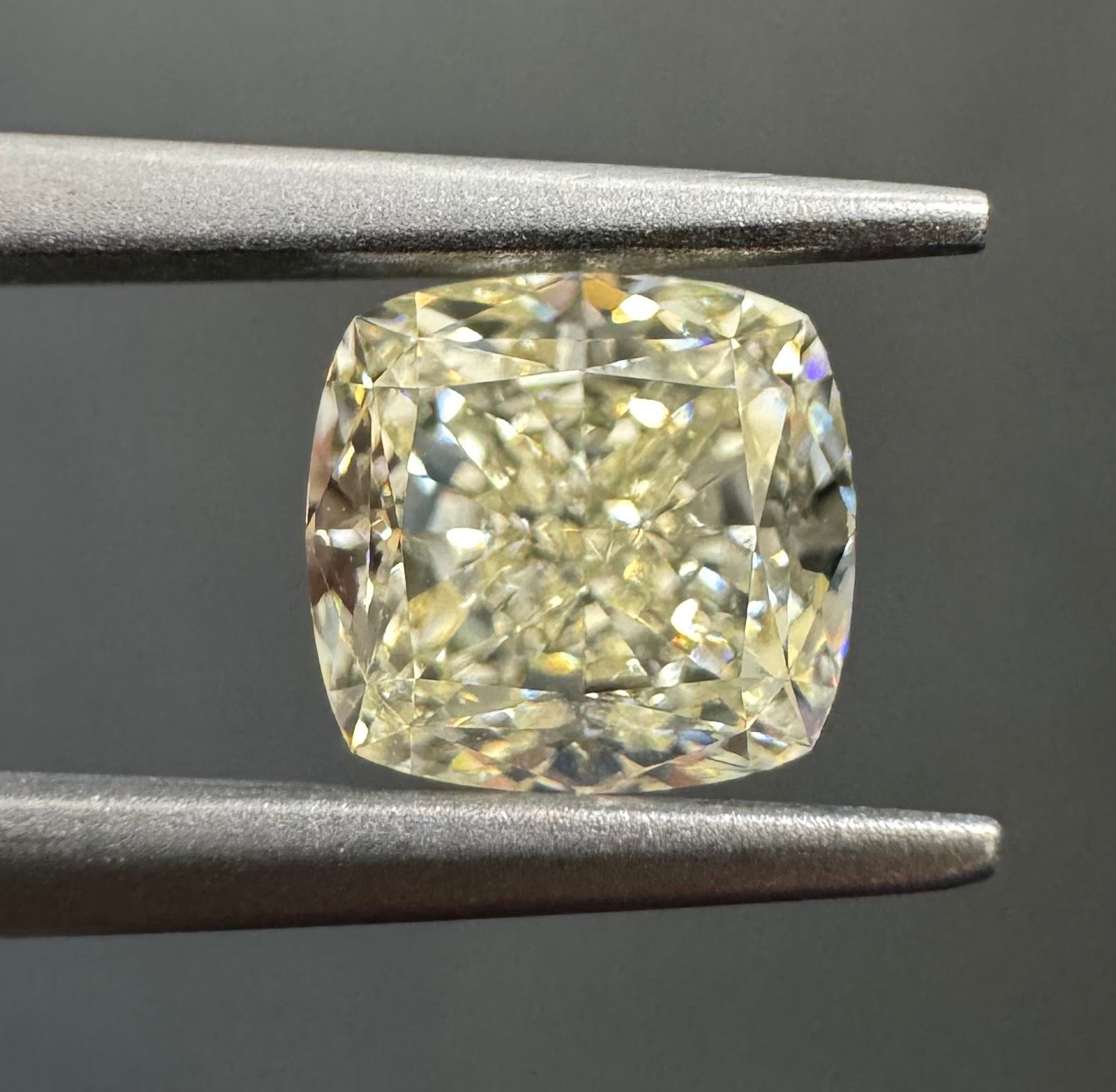 1.25 Carat Cushion brilliant Diamond M VS1