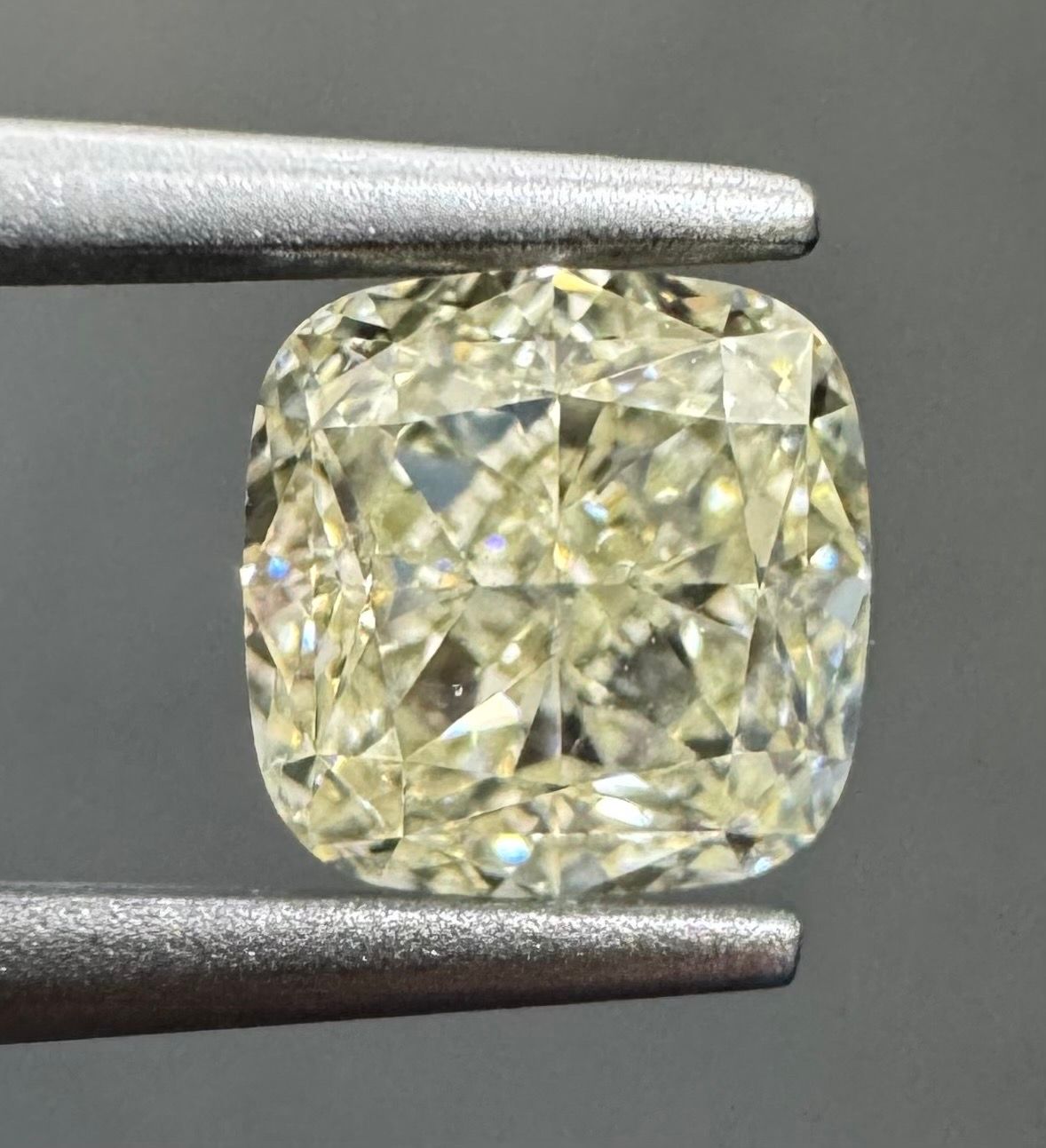 1.03 Carat Cushion brilliant Diamond M VS1