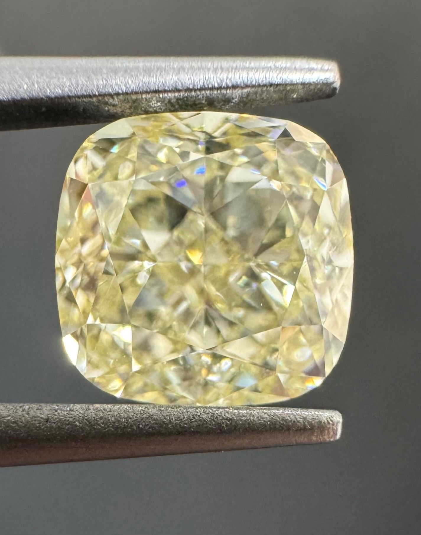 1.72 Carat Cushion brilliant Diamond M VS1