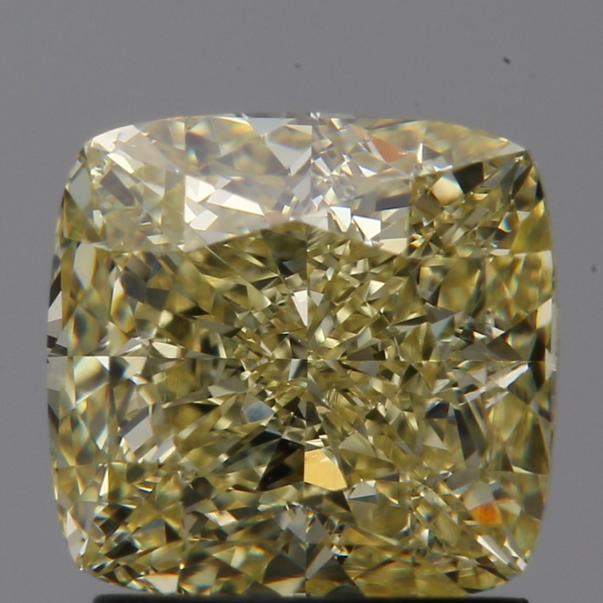 2.02 ct Cushion Brilliant diamond