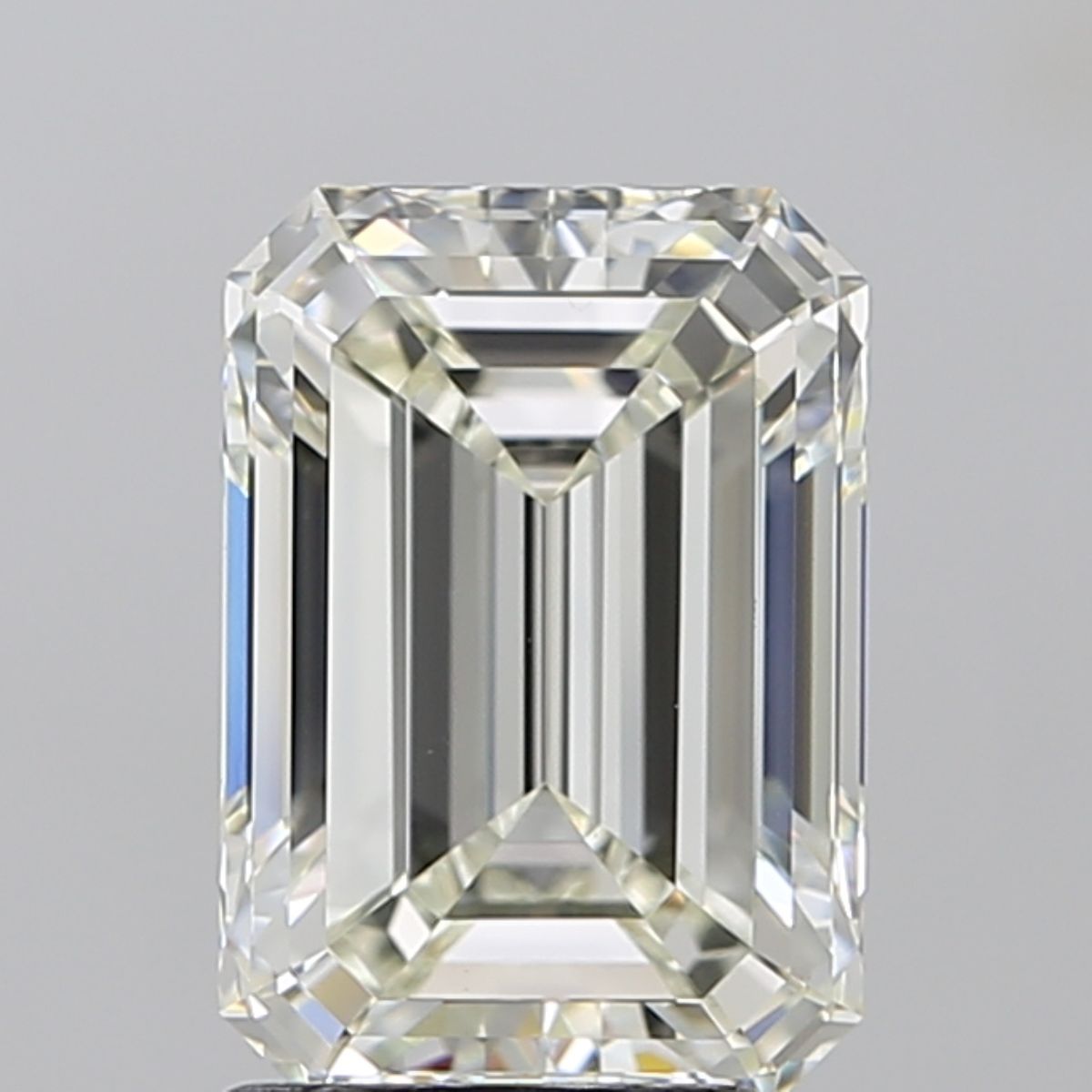3.01 ct Emerald diamond